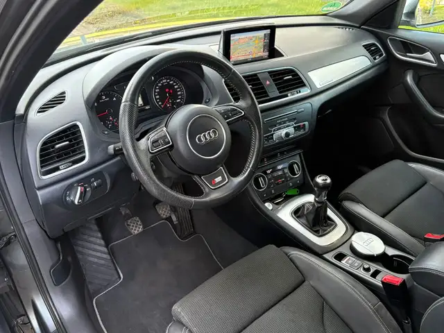 Audi Q3 view 11