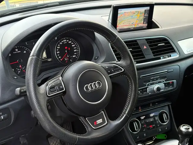 Audi Q3 view 10