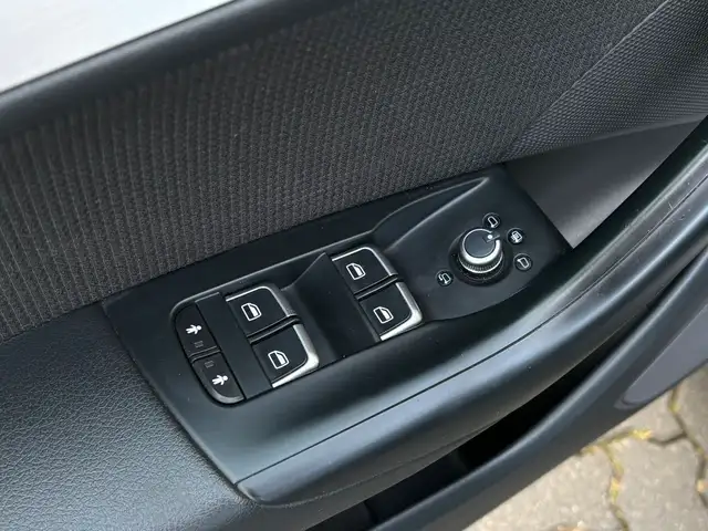 Audi Q3 view 15