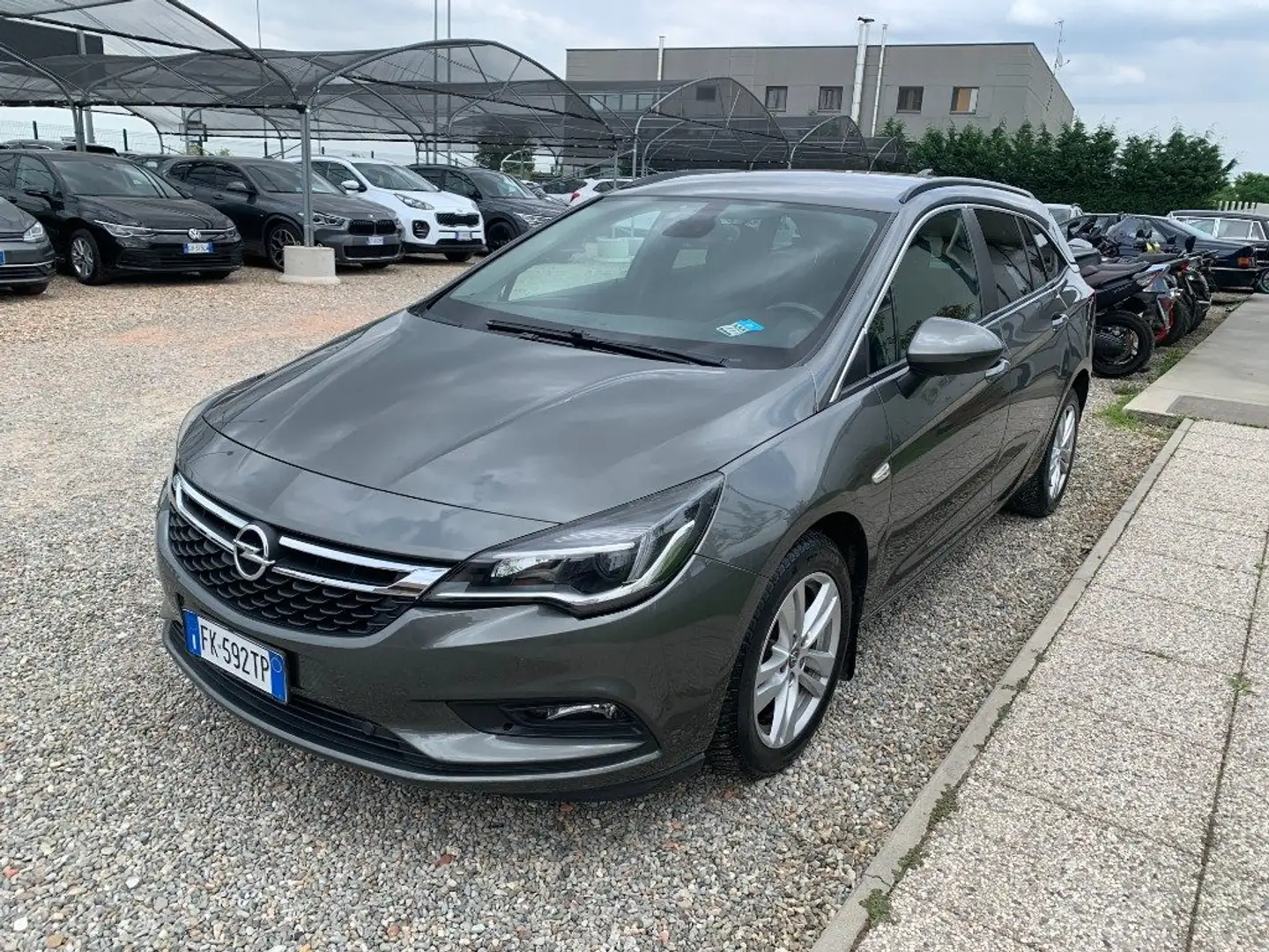 Opel Astra 1.6 CDTi 136CV aut. Sports Tourer Innovation Gris - 1