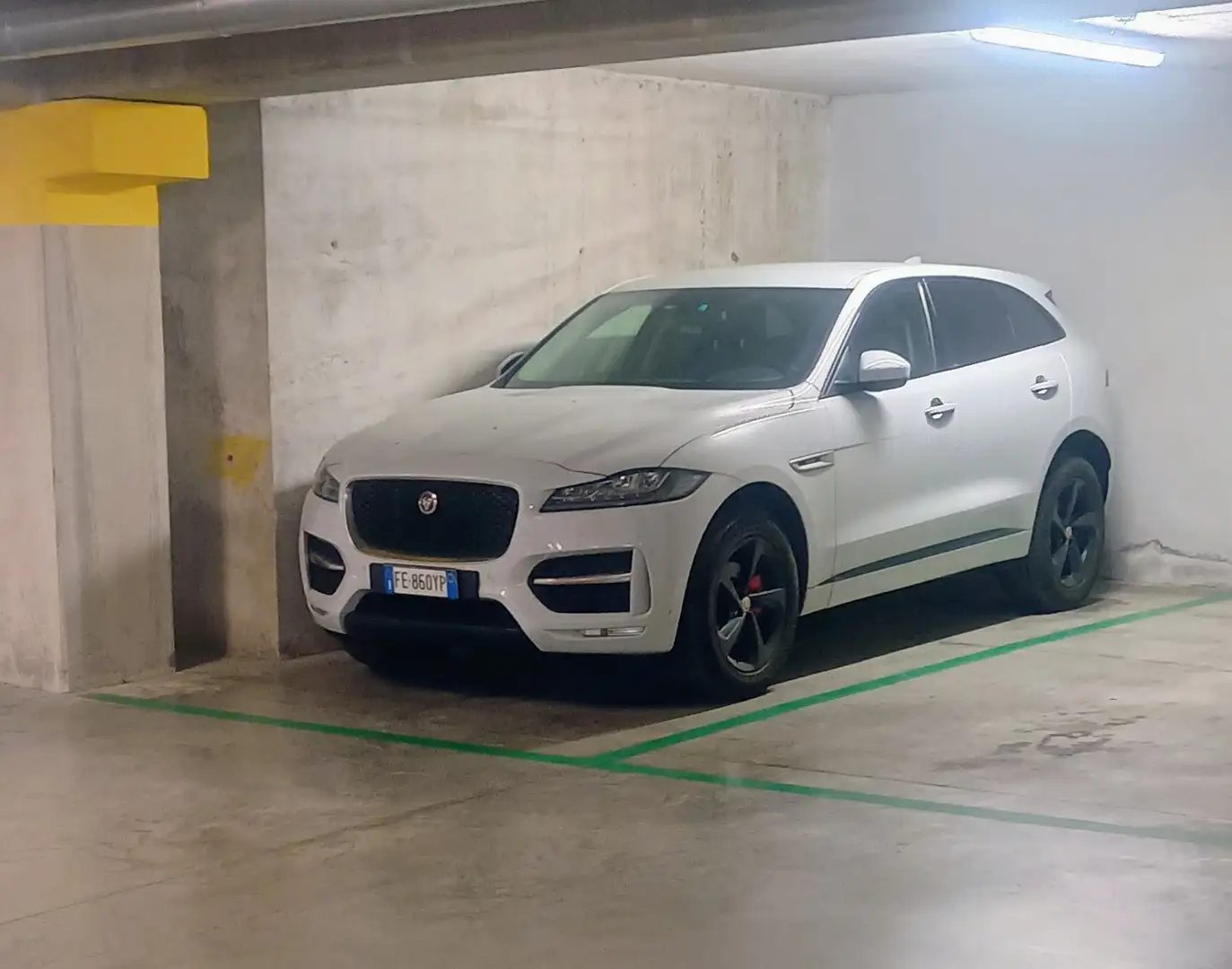 Jaguar F-Pace 2.0d R-Sport 180cv - 1