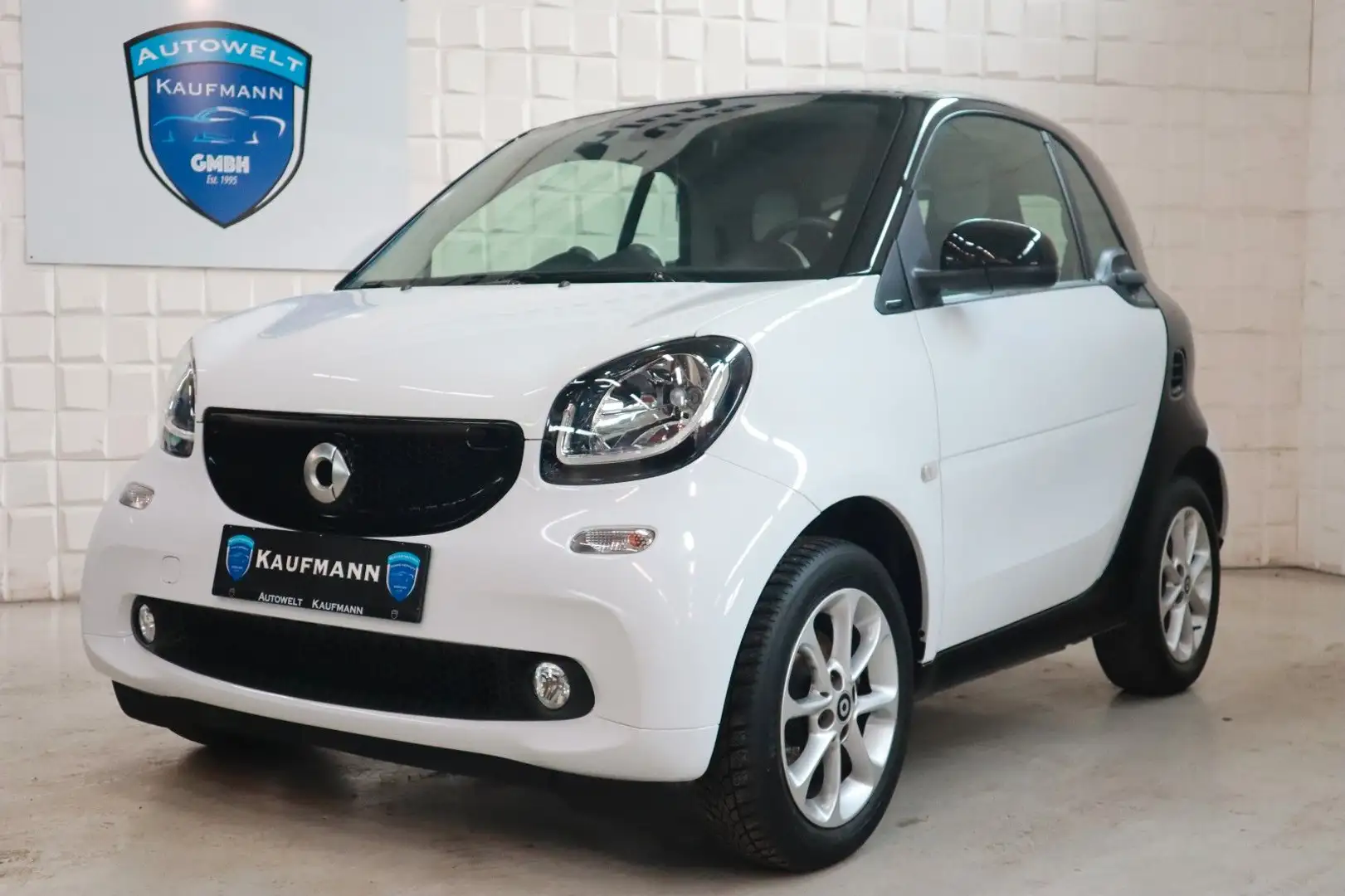 smart forTwo coupe Passion Klimaautomat SHZ PDC Pano. Weiß - 1