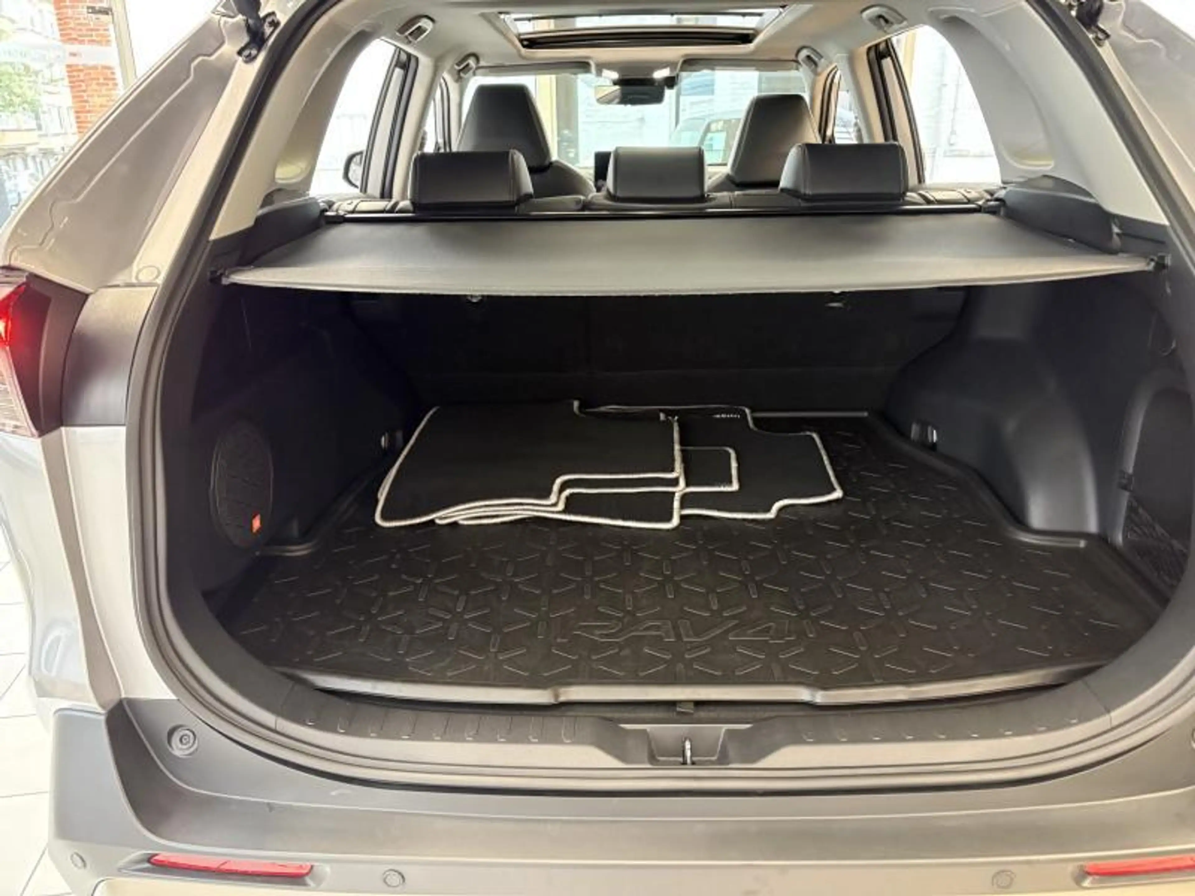 Toyota RAV 4 PREMIUM PLUS AWD — photo 13