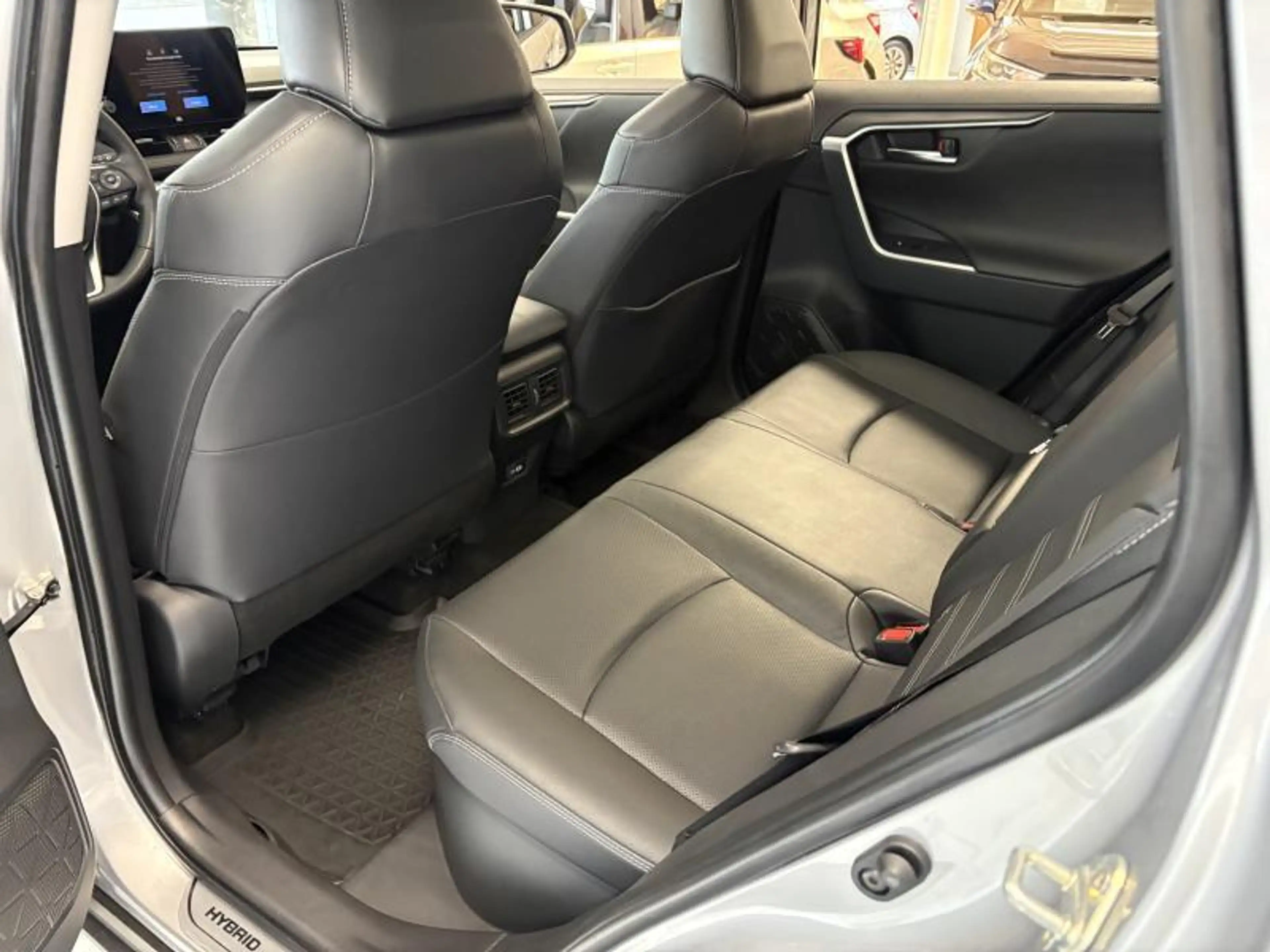 Toyota RAV 4 PREMIUM PLUS AWD — photo 14