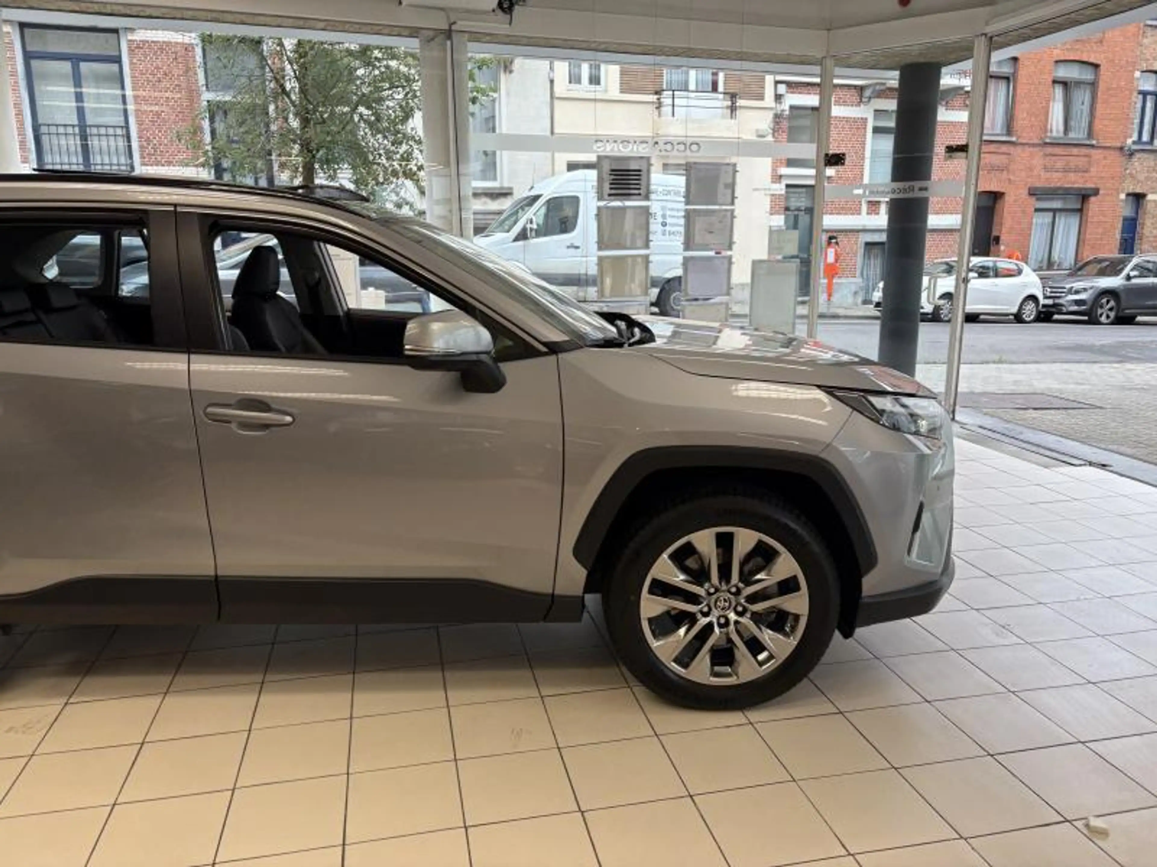 Toyota RAV 4 PREMIUM PLUS AWD — photo 5