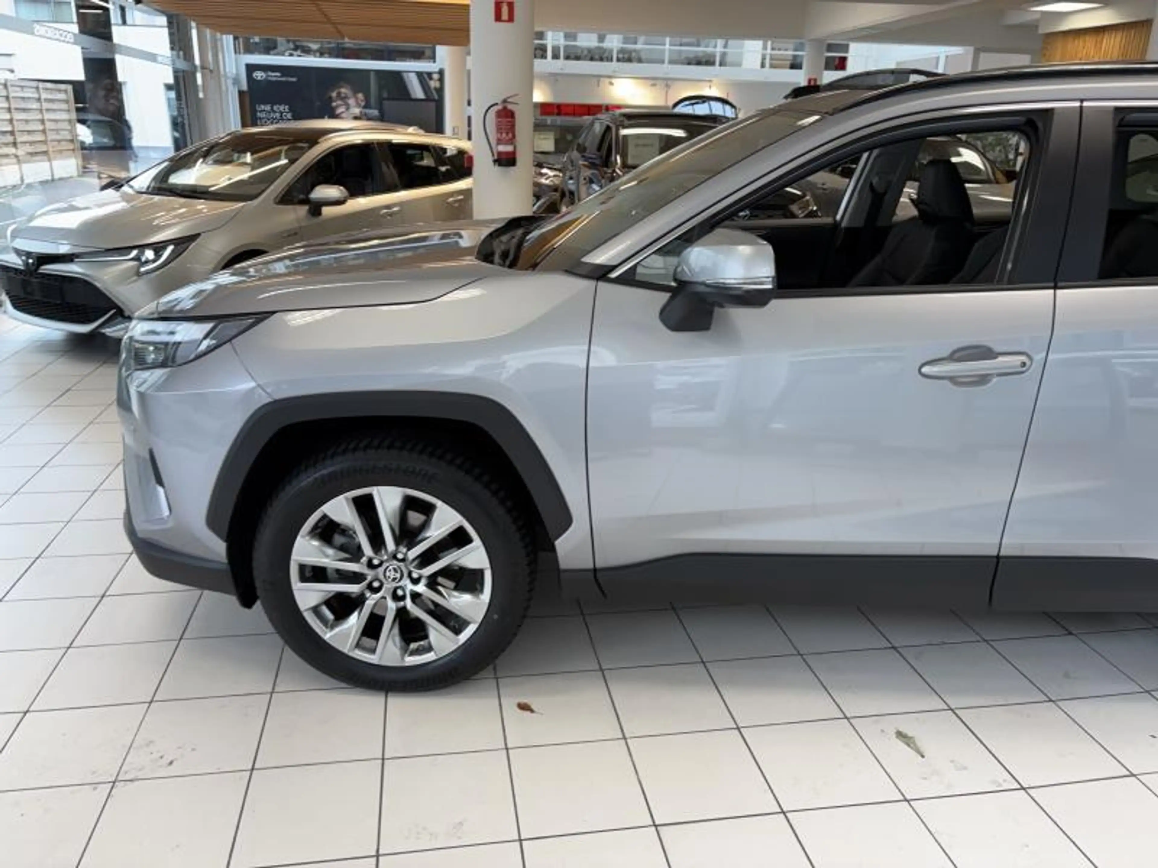 Toyota RAV 4 PREMIUM PLUS AWD — photo 10