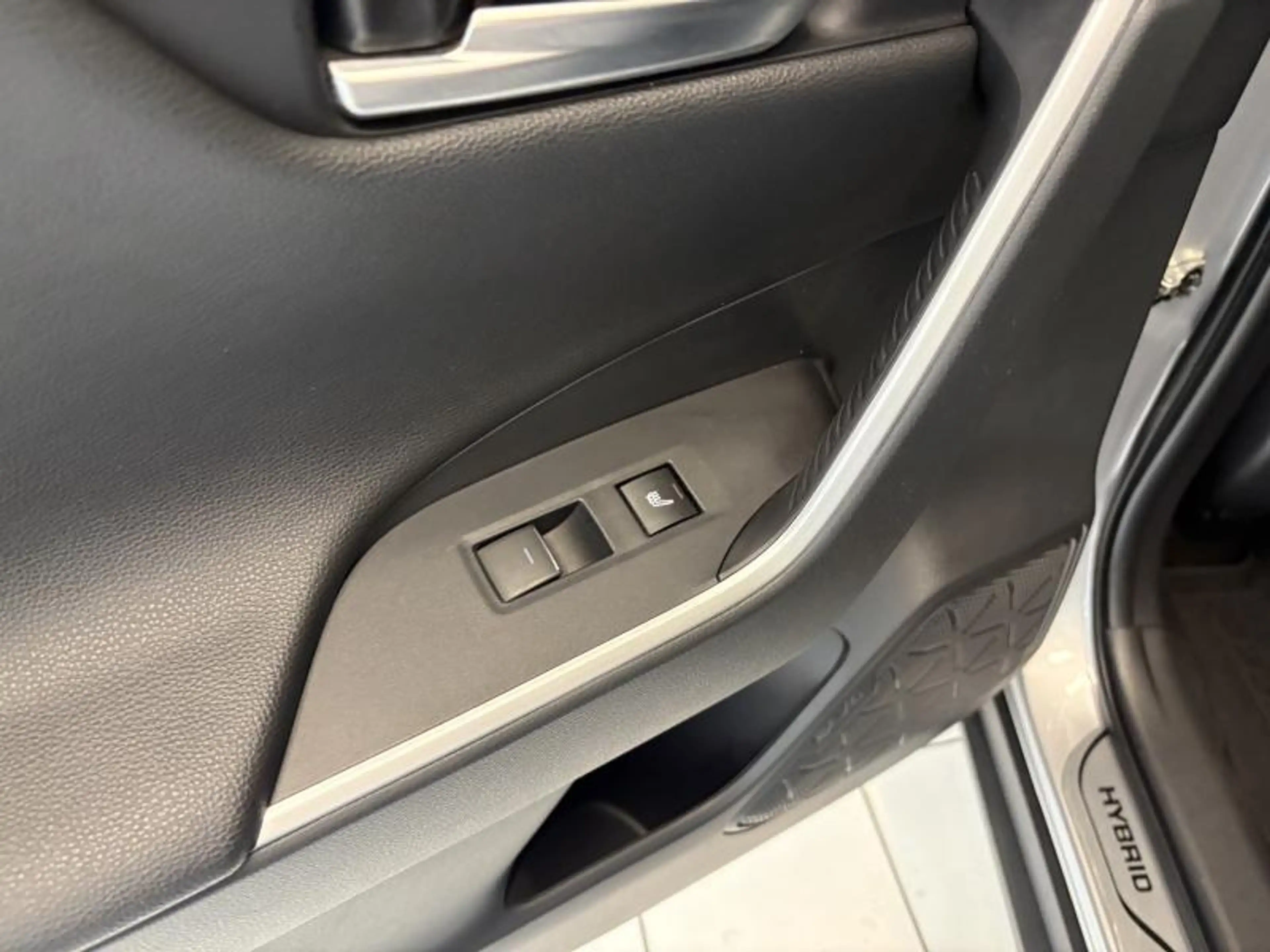 Toyota RAV 4 PREMIUM PLUS AWD — photo 15