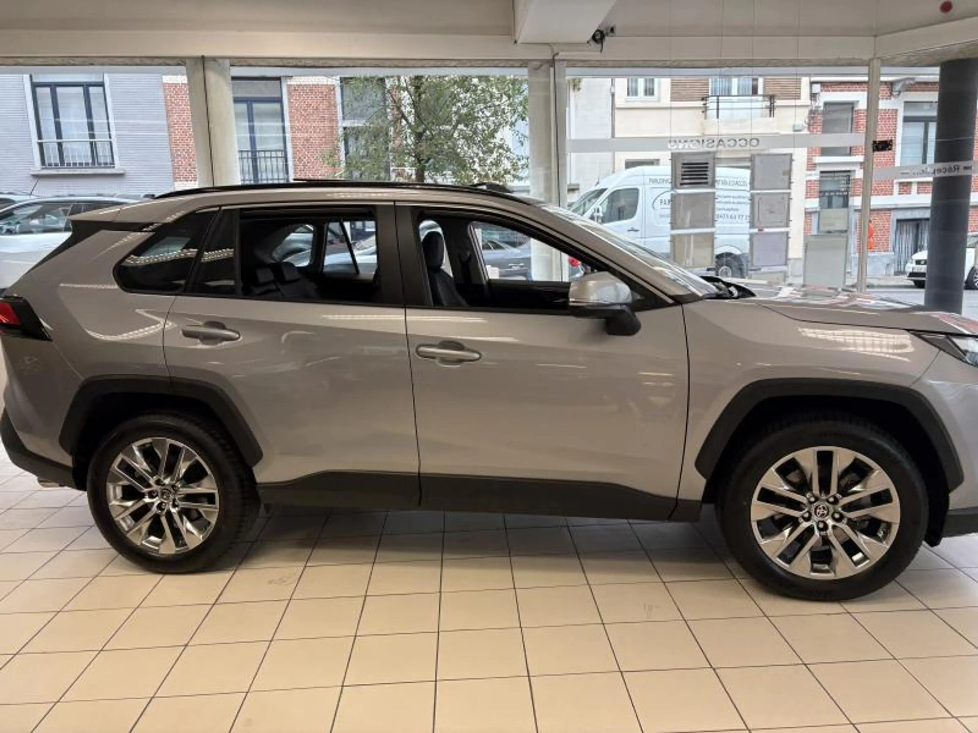 Toyota RAV 4 PREMIUM PLUS AWD — photo 4