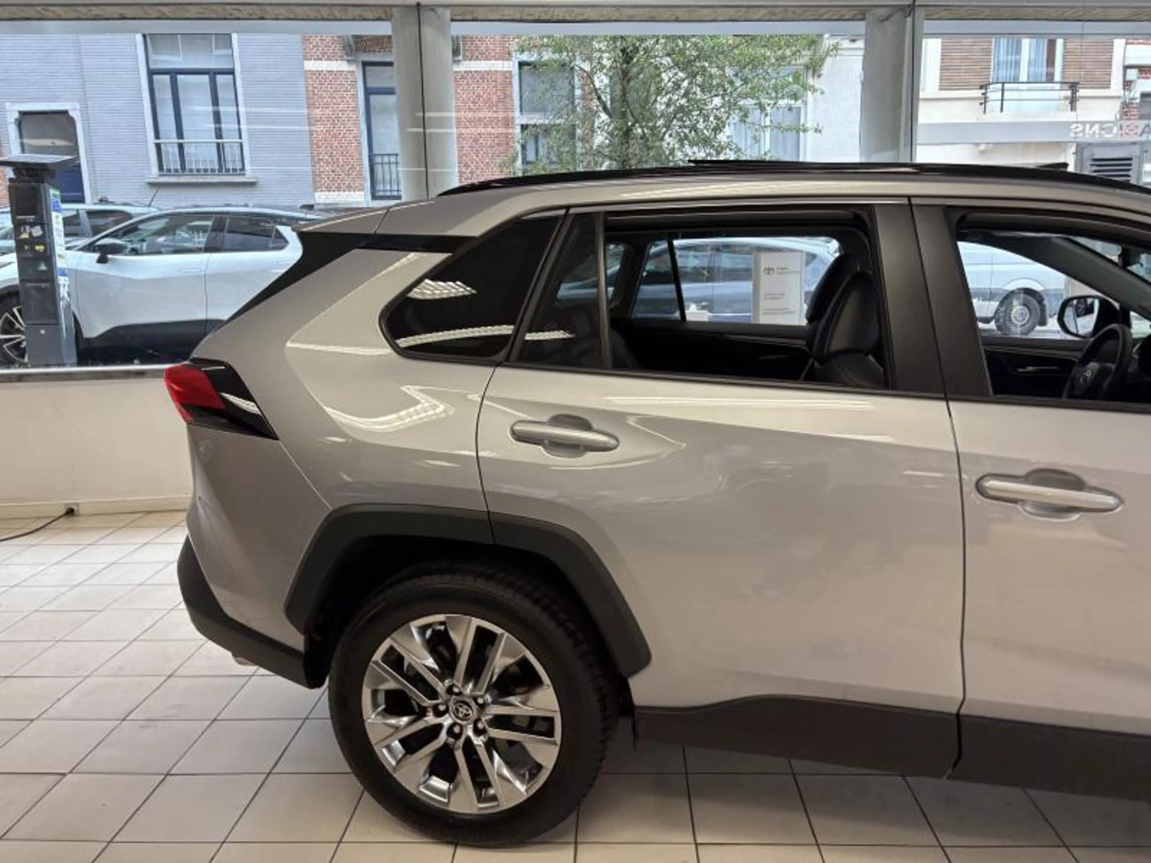 Toyota RAV 4 PREMIUM PLUS AWD — photo 6