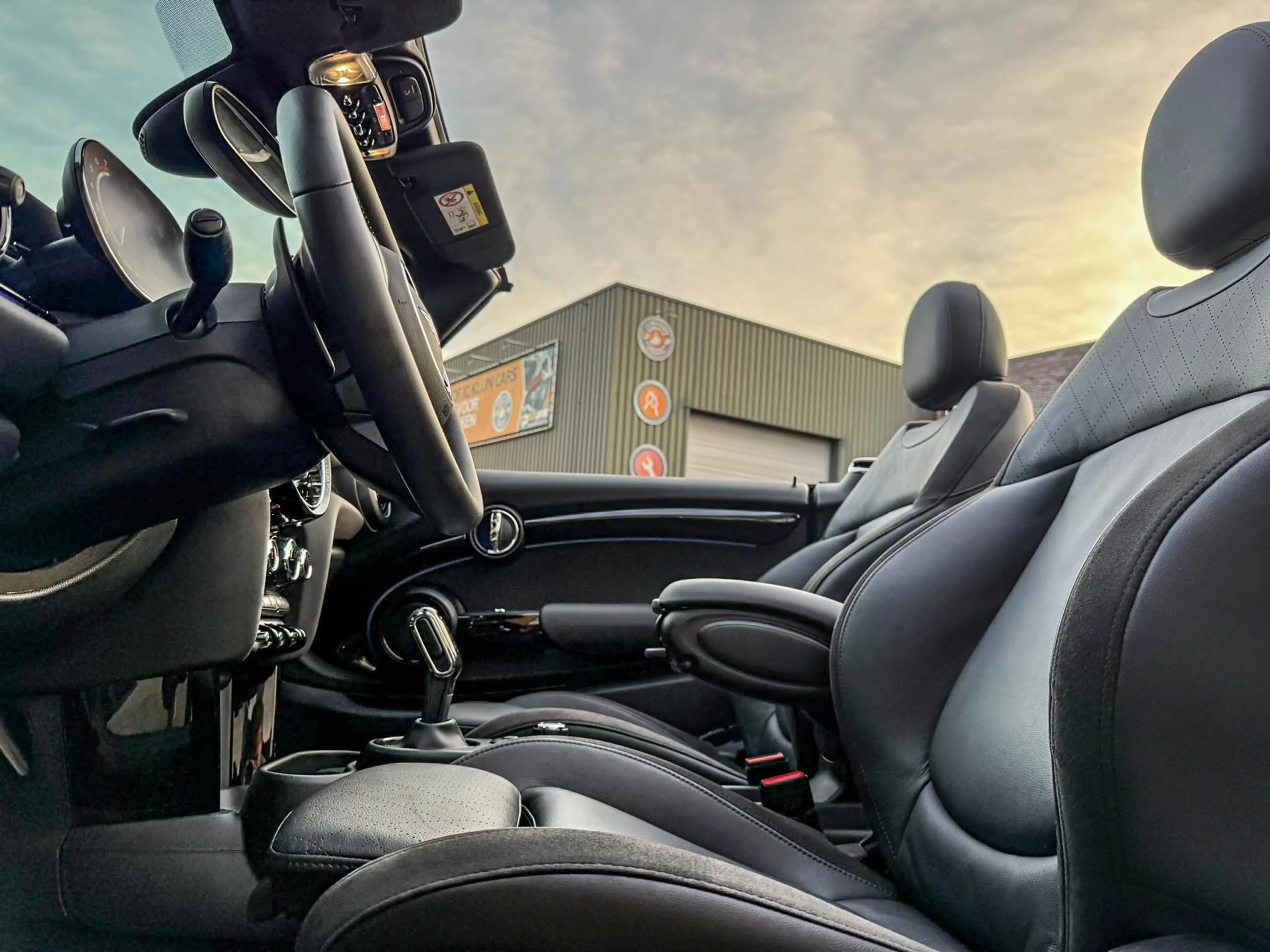 MINI John Cooper Works Cabrio 2.0 JCW Pack F1 aut 231pk Rooftop grey/Camera/18"J — photo 14