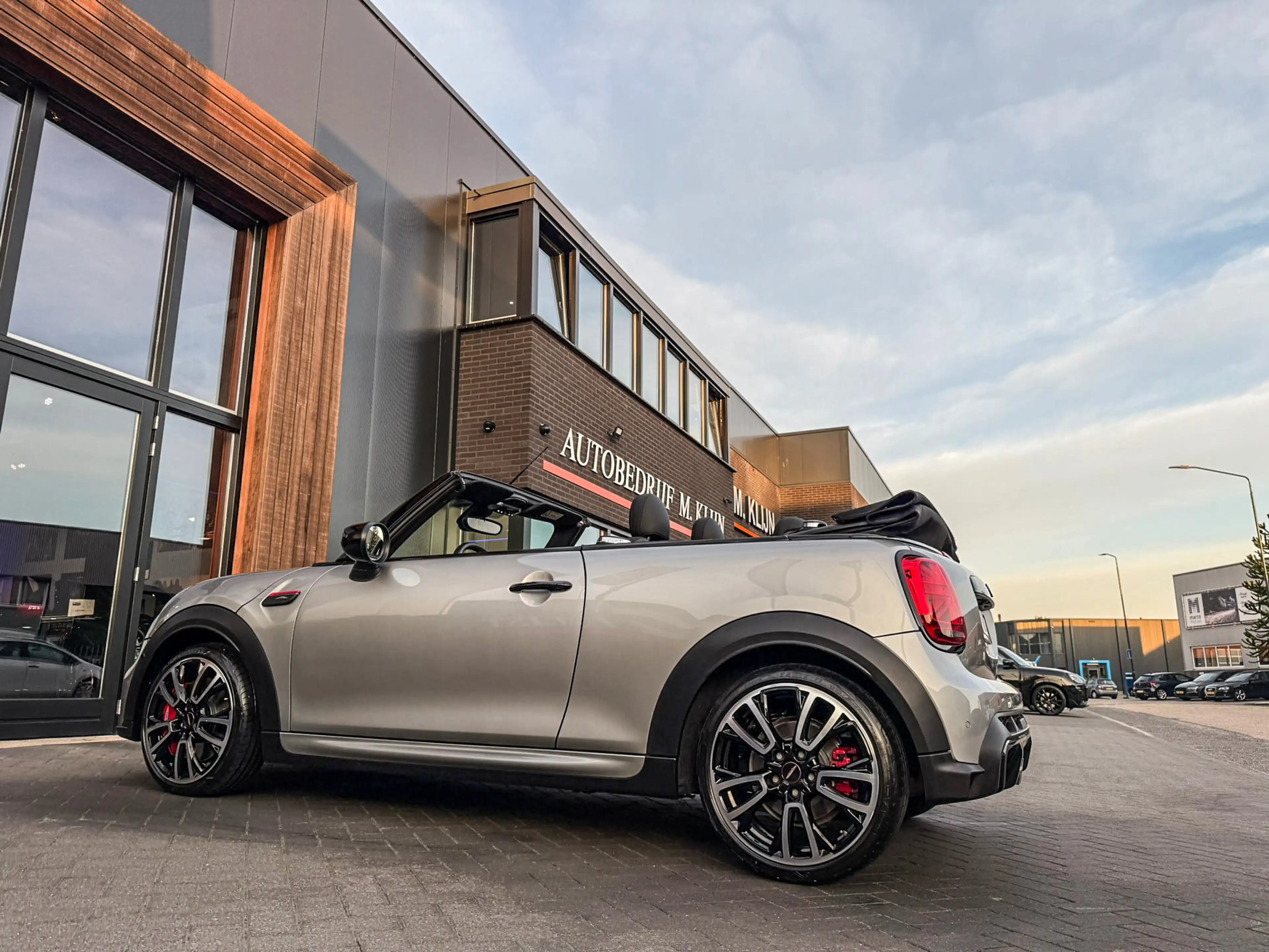 MINI John Cooper Works Cabrio 2.0 JCW Pack F1 aut 231pk Rooftop grey/Camera/18"J — photo 11