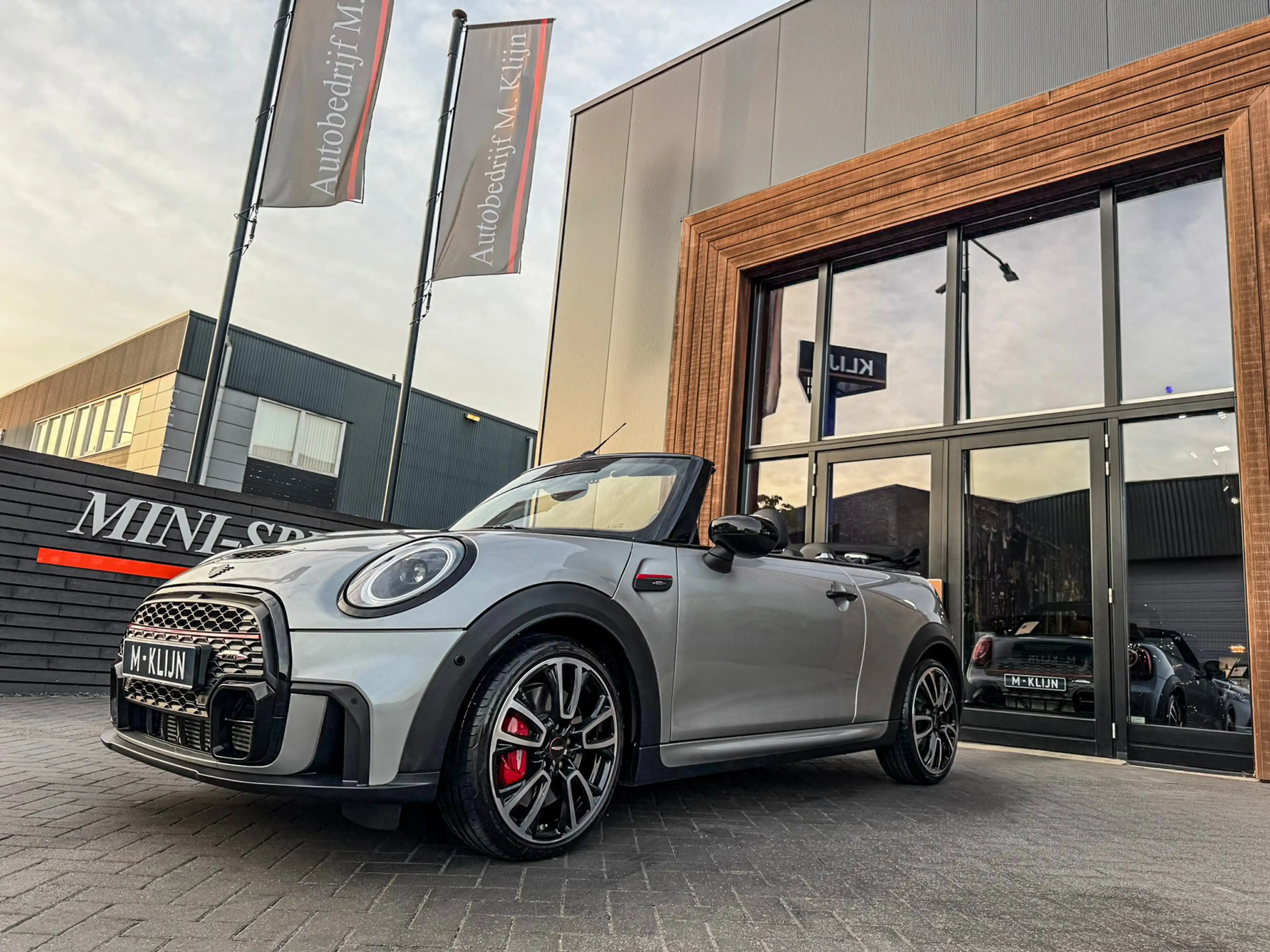 MINI John Cooper Works Cabrio 2.0 JCW Pack F1 aut 231pk Rooftop grey/Camera/18"J — photo 5