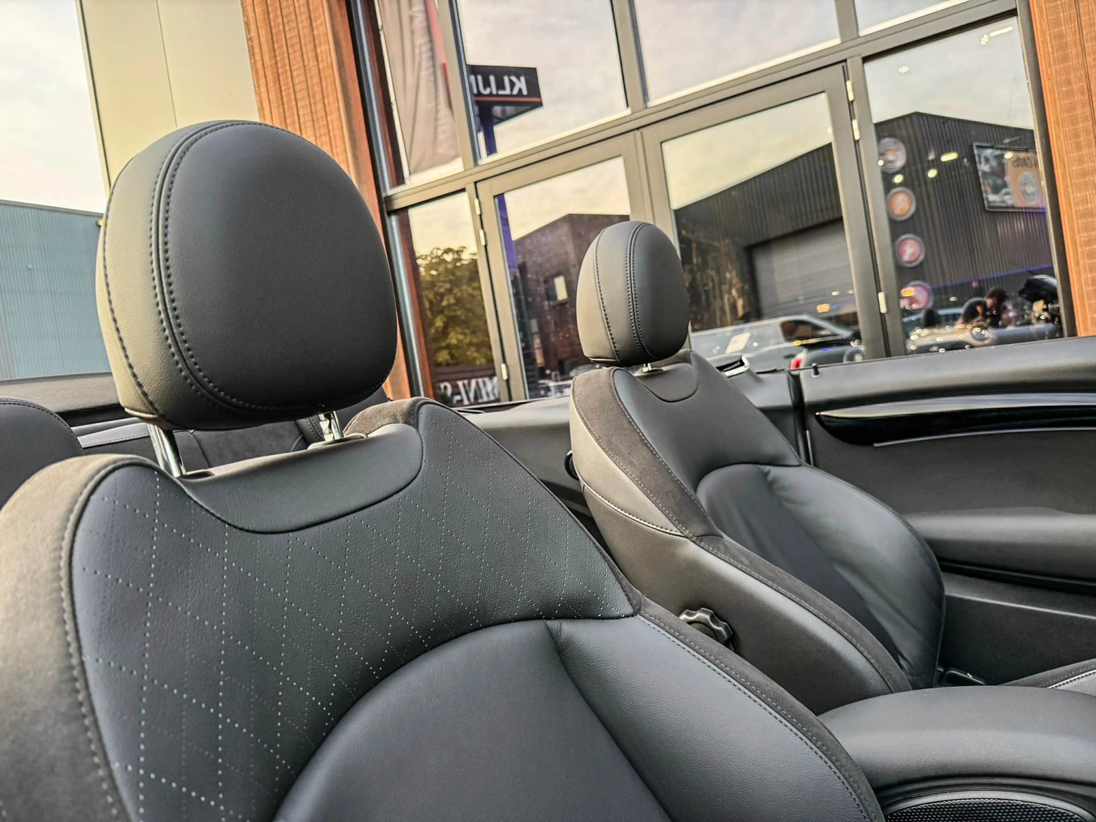 MINI John Cooper Works Cabrio 2.0 JCW Pack F1 aut 231pk Rooftop grey/Camera/18"J — photo 10