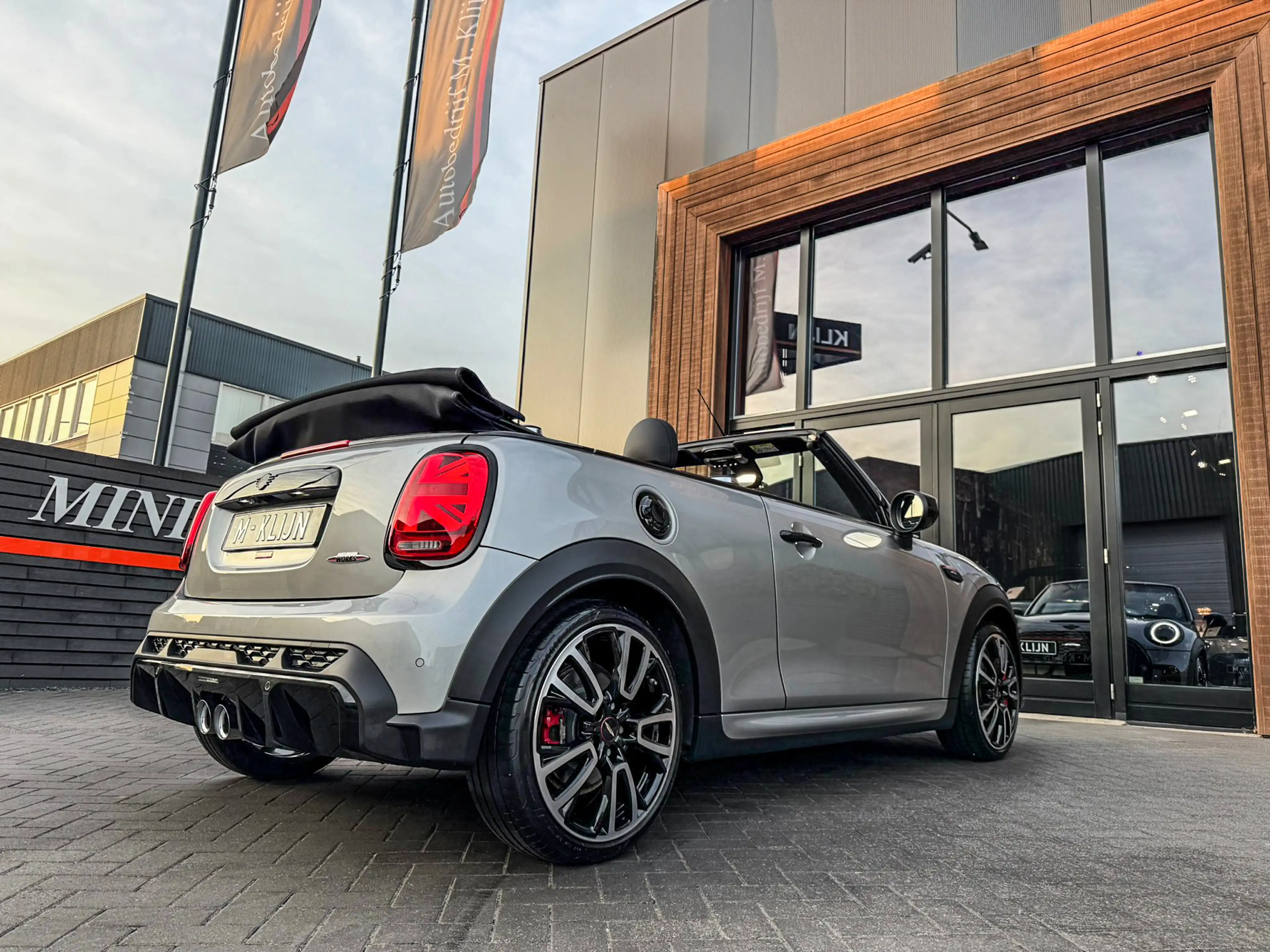 MINI John Cooper Works Cabrio 2.0 JCW Pack F1 aut 231pk Rooftop grey/Camera/18"J — photo 13
