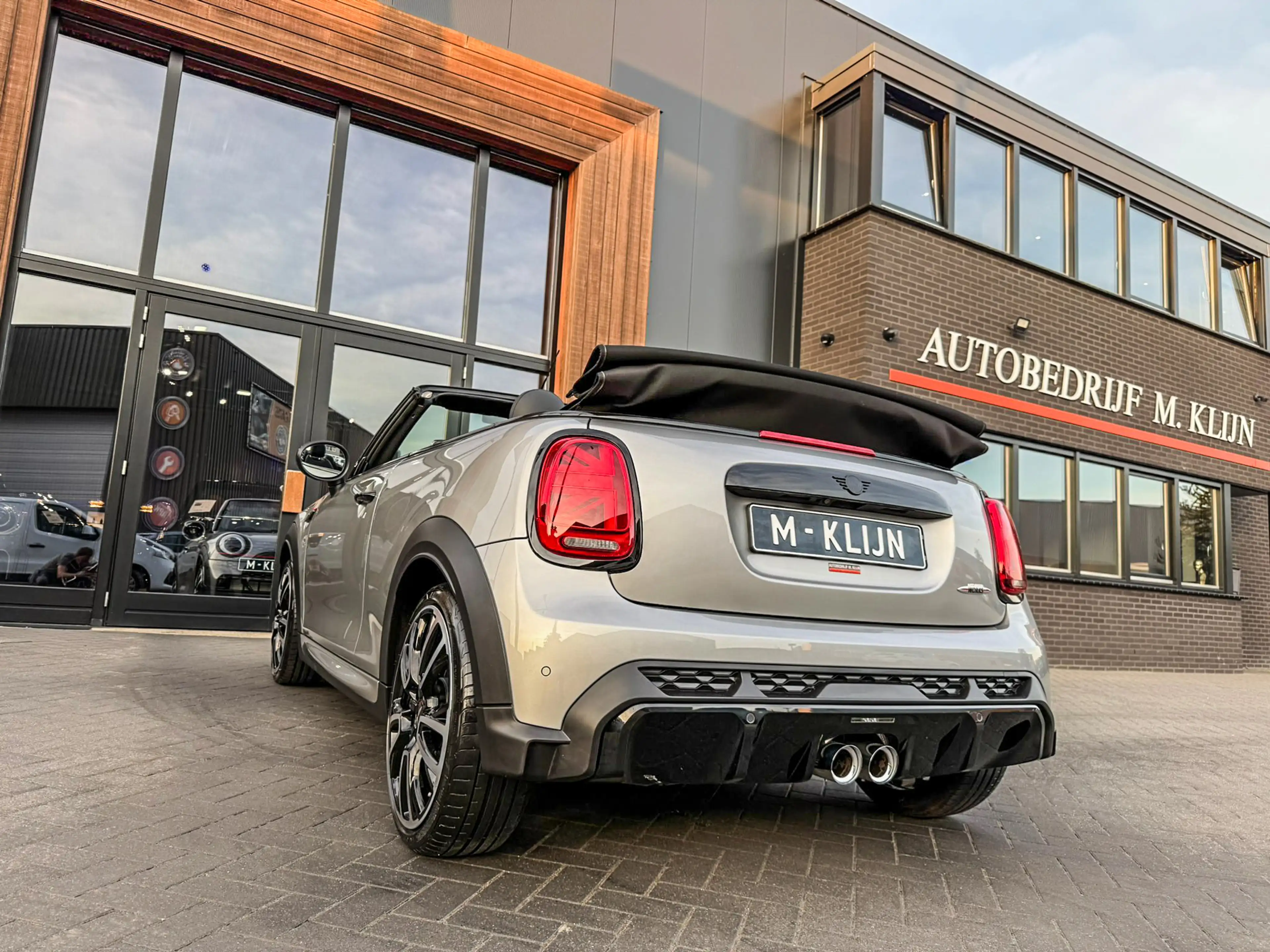 MINI John Cooper Works Cabrio 2.0 JCW Pack F1 aut 231pk Rooftop grey/Camera/18"J — photo 9