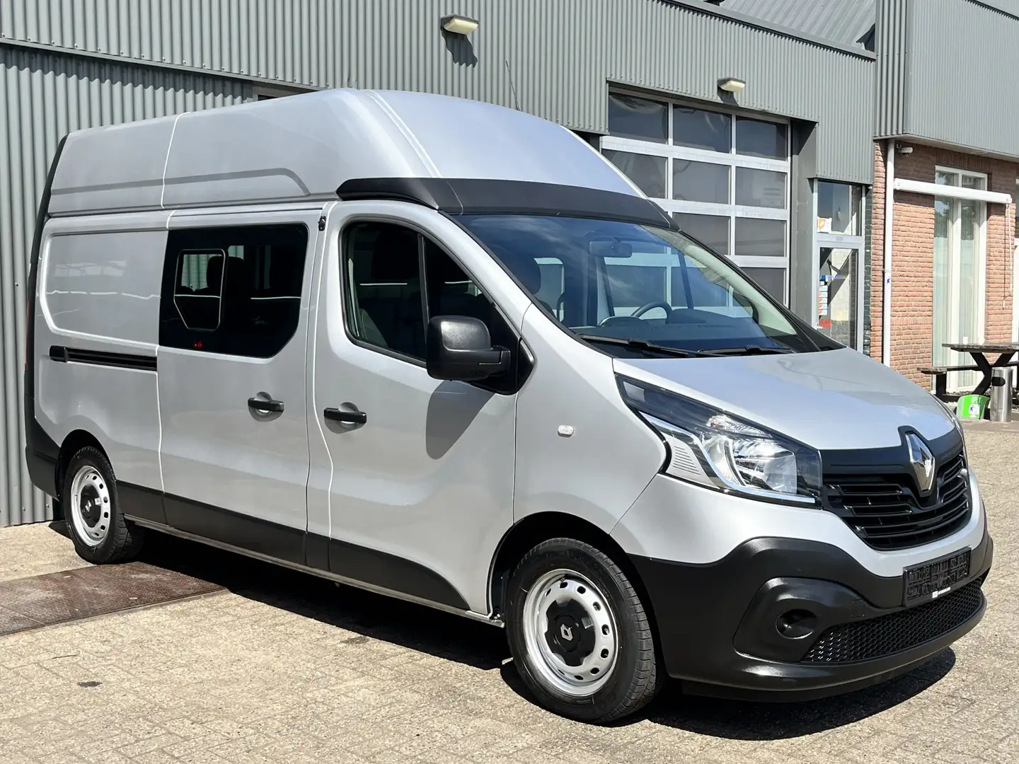 Renault Trafic 1.6 dCi T29 L2H2 Airco Navigatie Telefoonvoorberei Zilver - 1