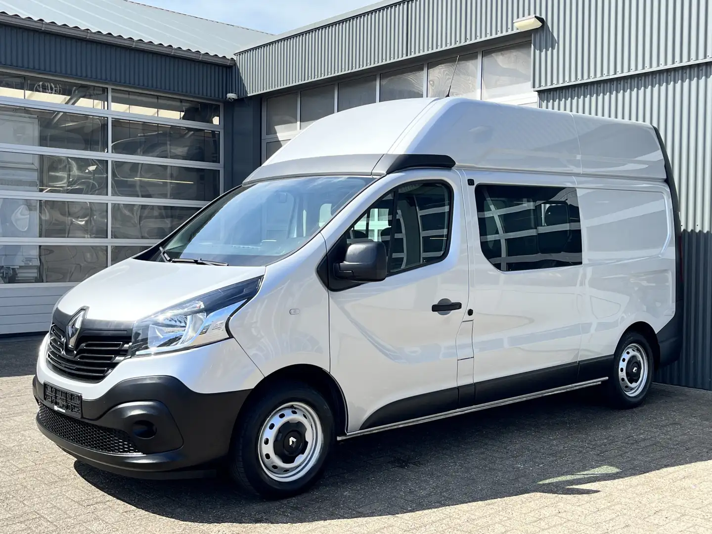 Renault Trafic 1.6 dCi T29 L2H2 Airco Navigatie Telefoonvoorberei Zilver - 2