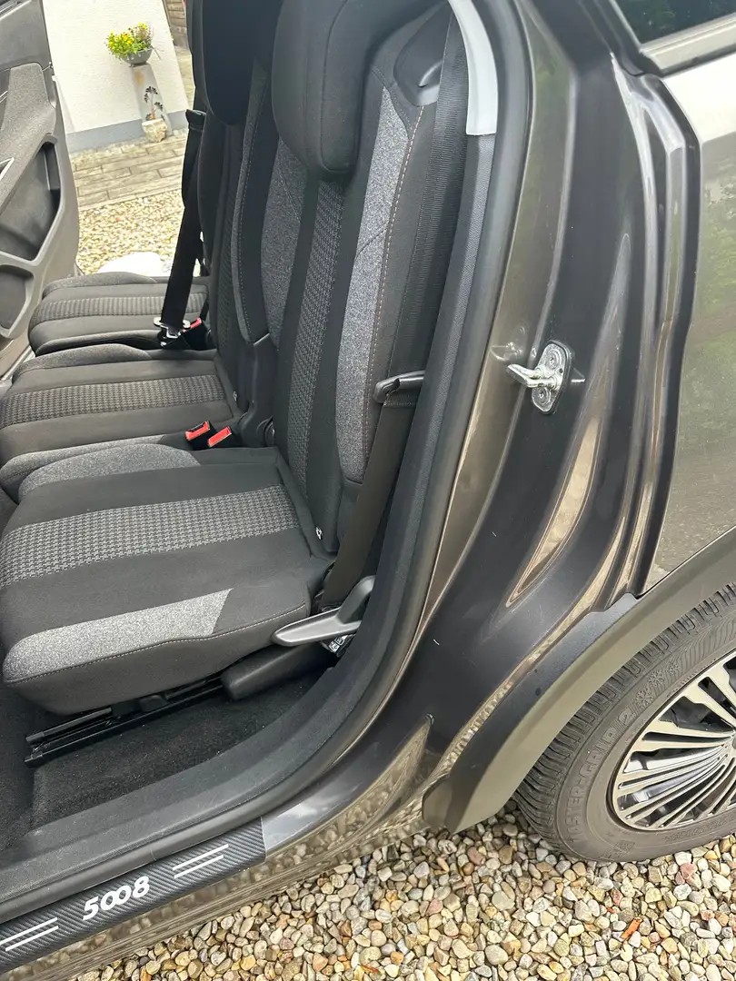 Peugeot 5008 5008 1,2 PureTech 130 S Grau - 1