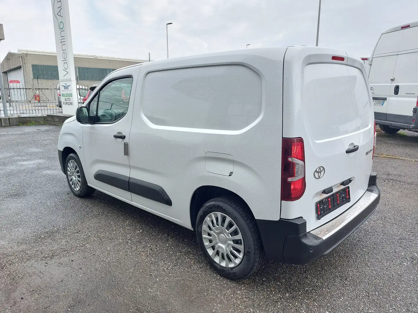 Toyota Proace City 1.5 tdi 100 cv Comfort PC Km.0! telecamera + ADAS Bianco - 2