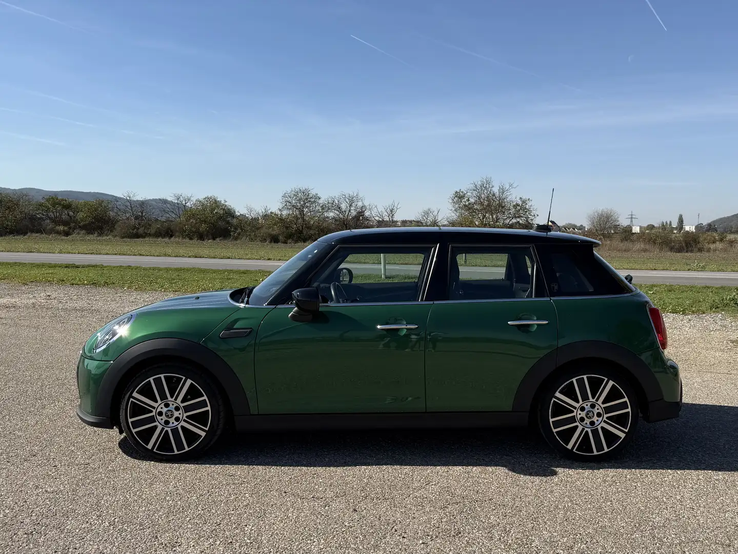 MINI Cooper Yours Trim 5-Türer 136 PS 6-Gang Handschaltung - 2