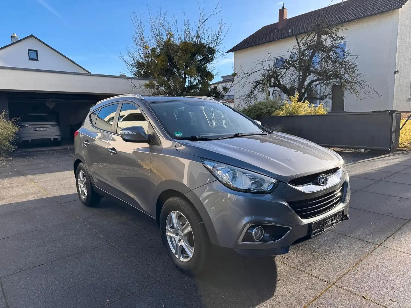 Hyundai iX35 5 Star Edition AWD*TEMPO/KLIMA/SHZ/AHK* Grau - 2