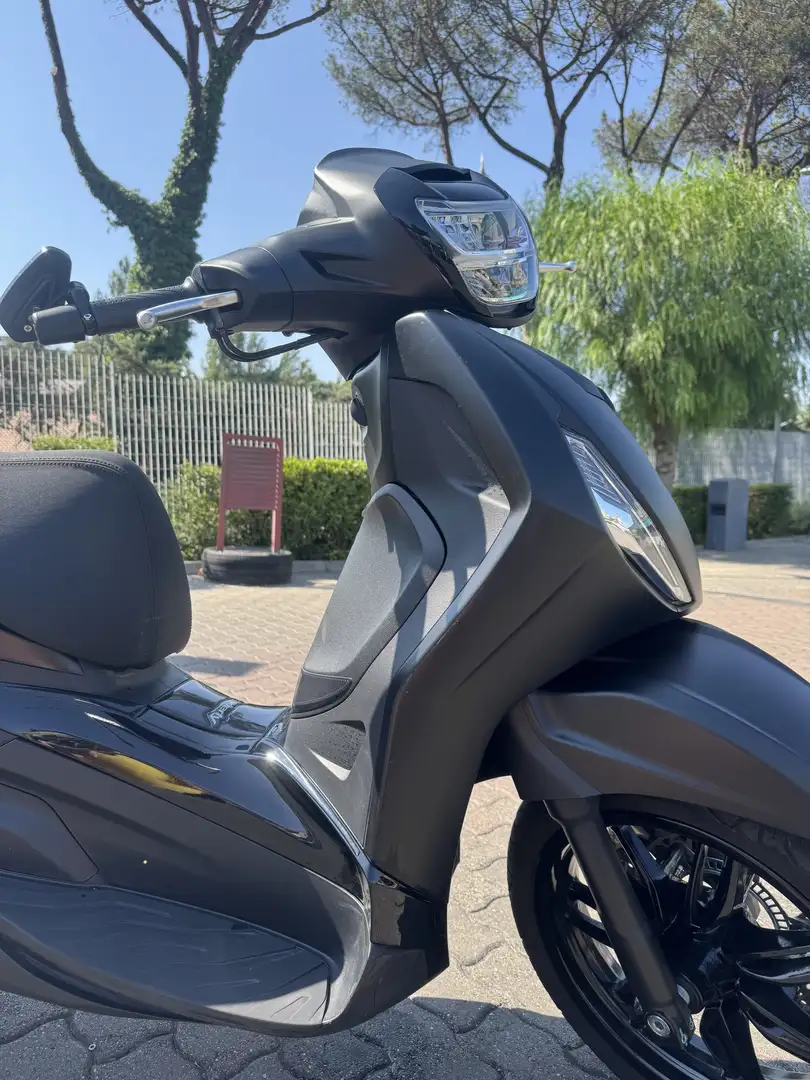 Piaggio deep black - 2