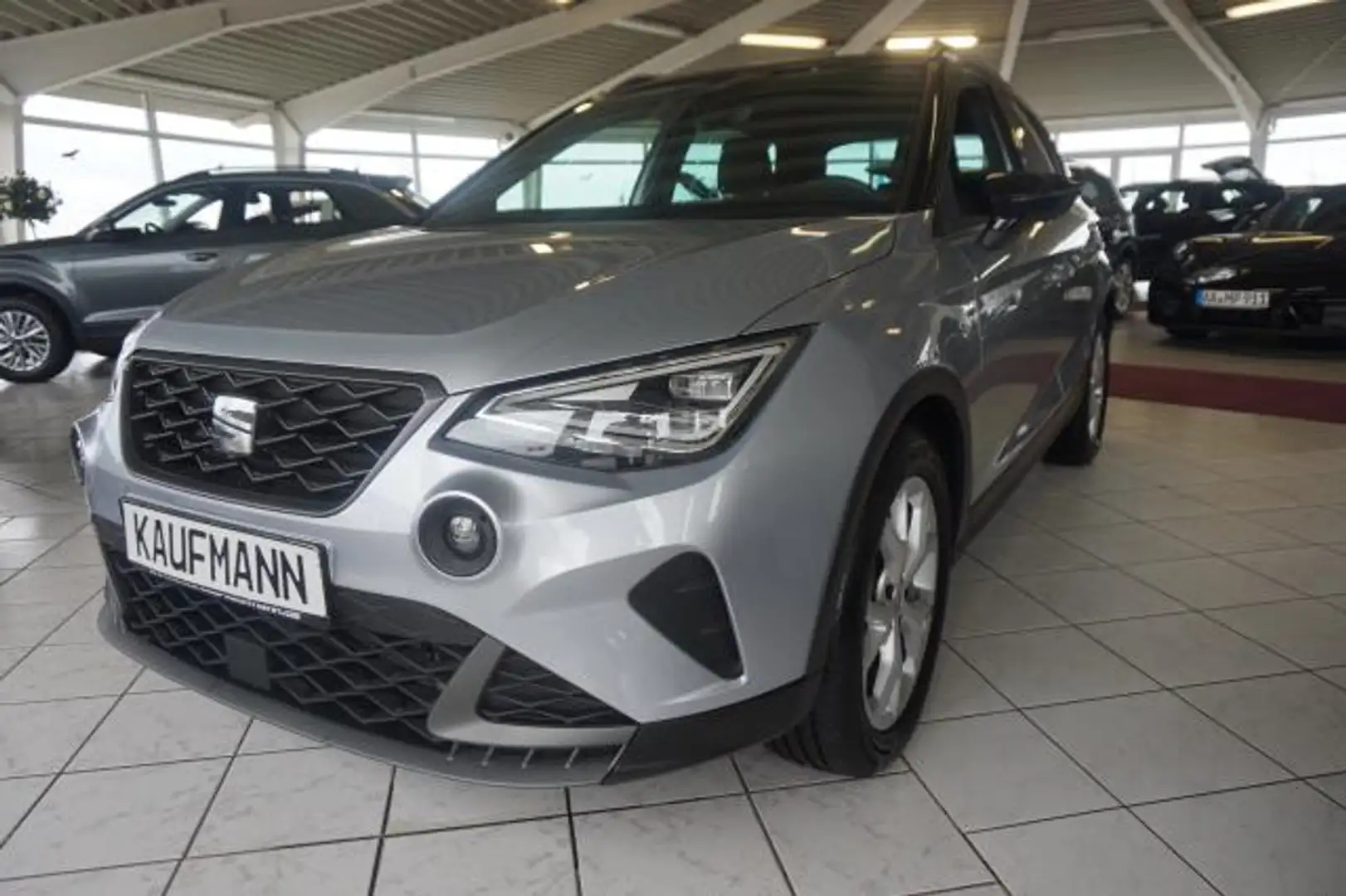 SEAT Arona ARONA FR 1,0 TSI DSG LED SHZ APP PDC NAV TEMPOMAT Argent - 2