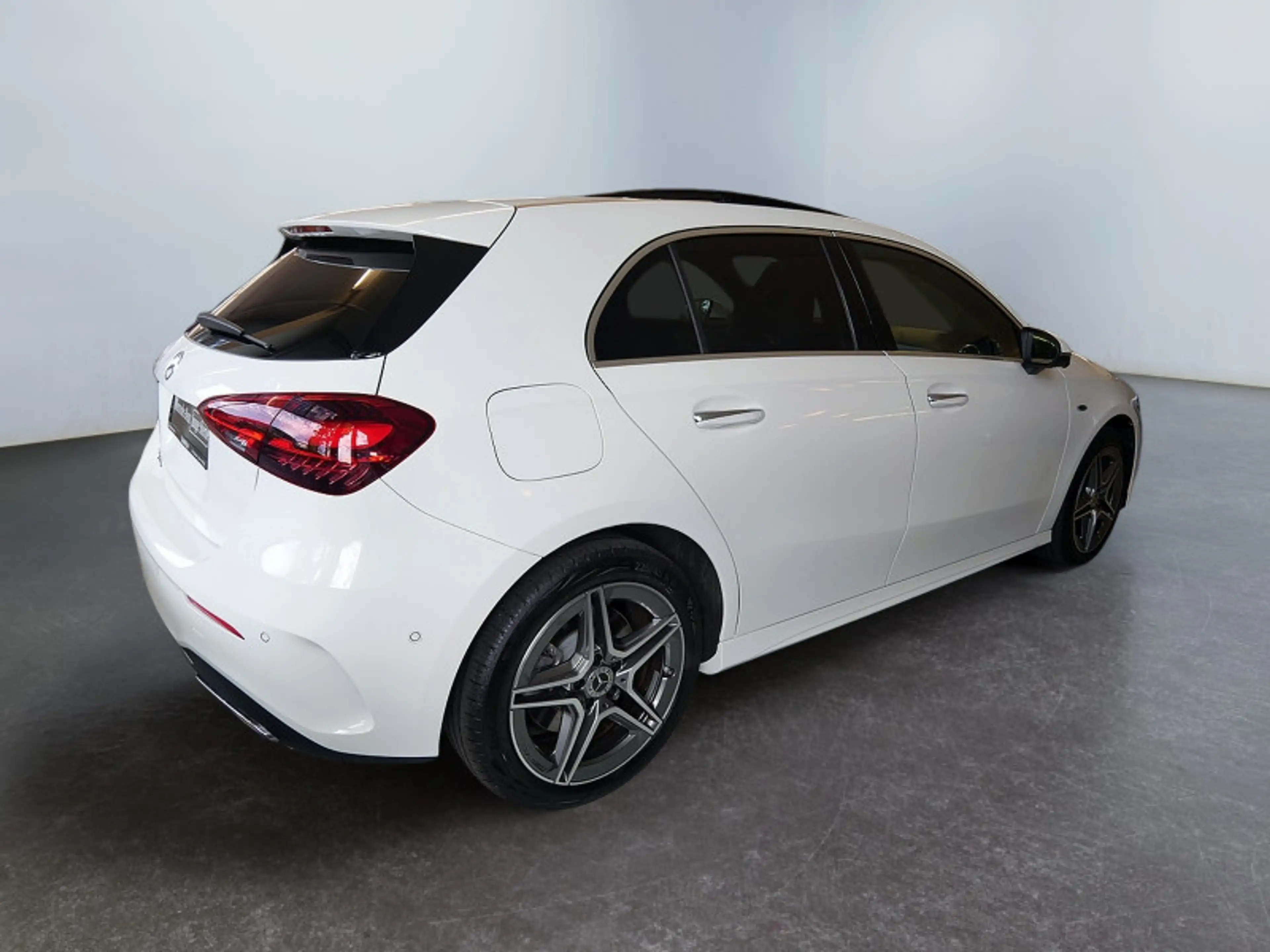 Mercedes-Benz A 250 e , AMG 360 DISTR KAMERA PANO SPUR STANDH — photo 5