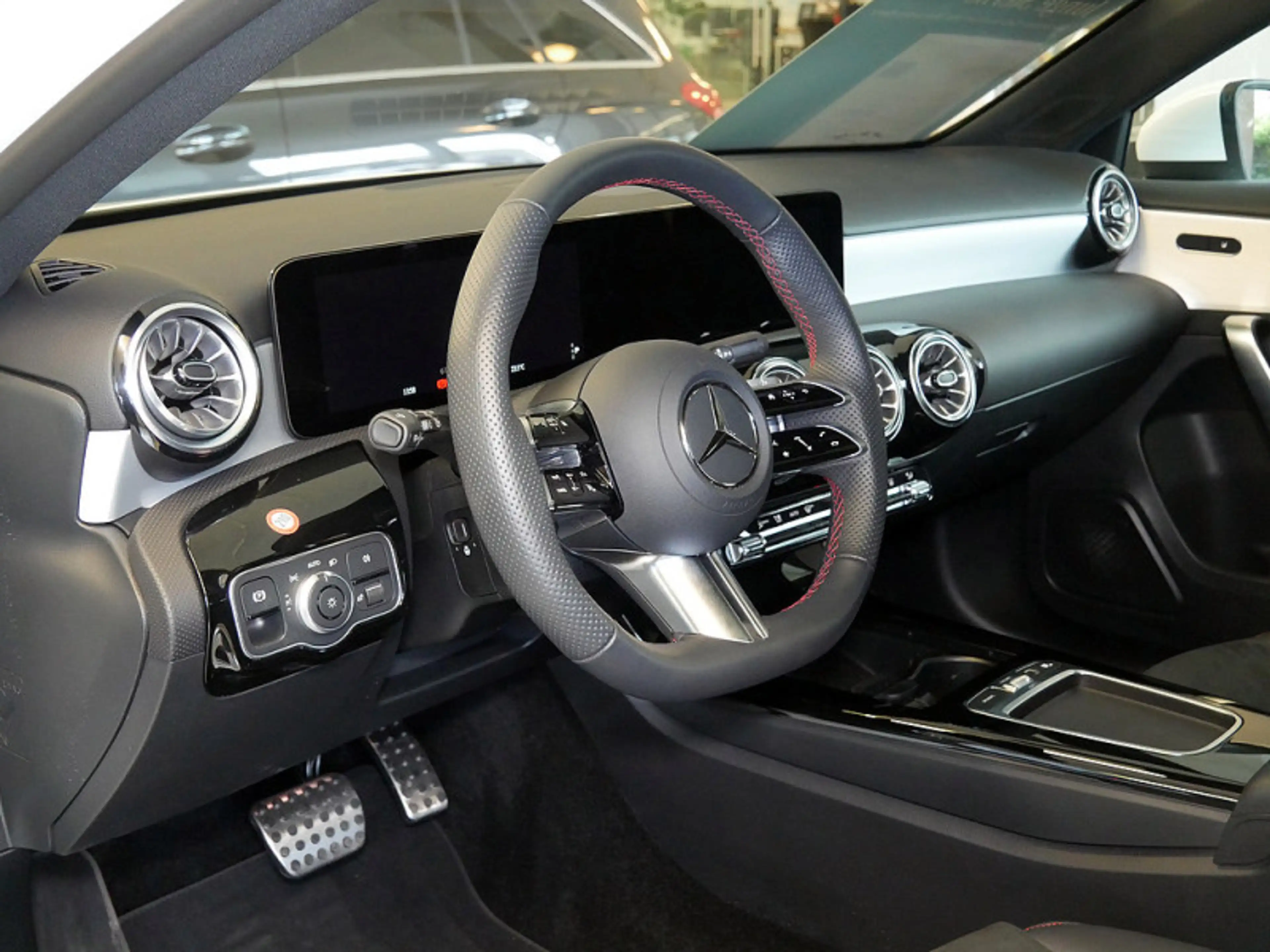 Mercedes-Benz A 250 e , AMG 360 DISTR KAMERA PANO SPUR STANDH — photo 13
