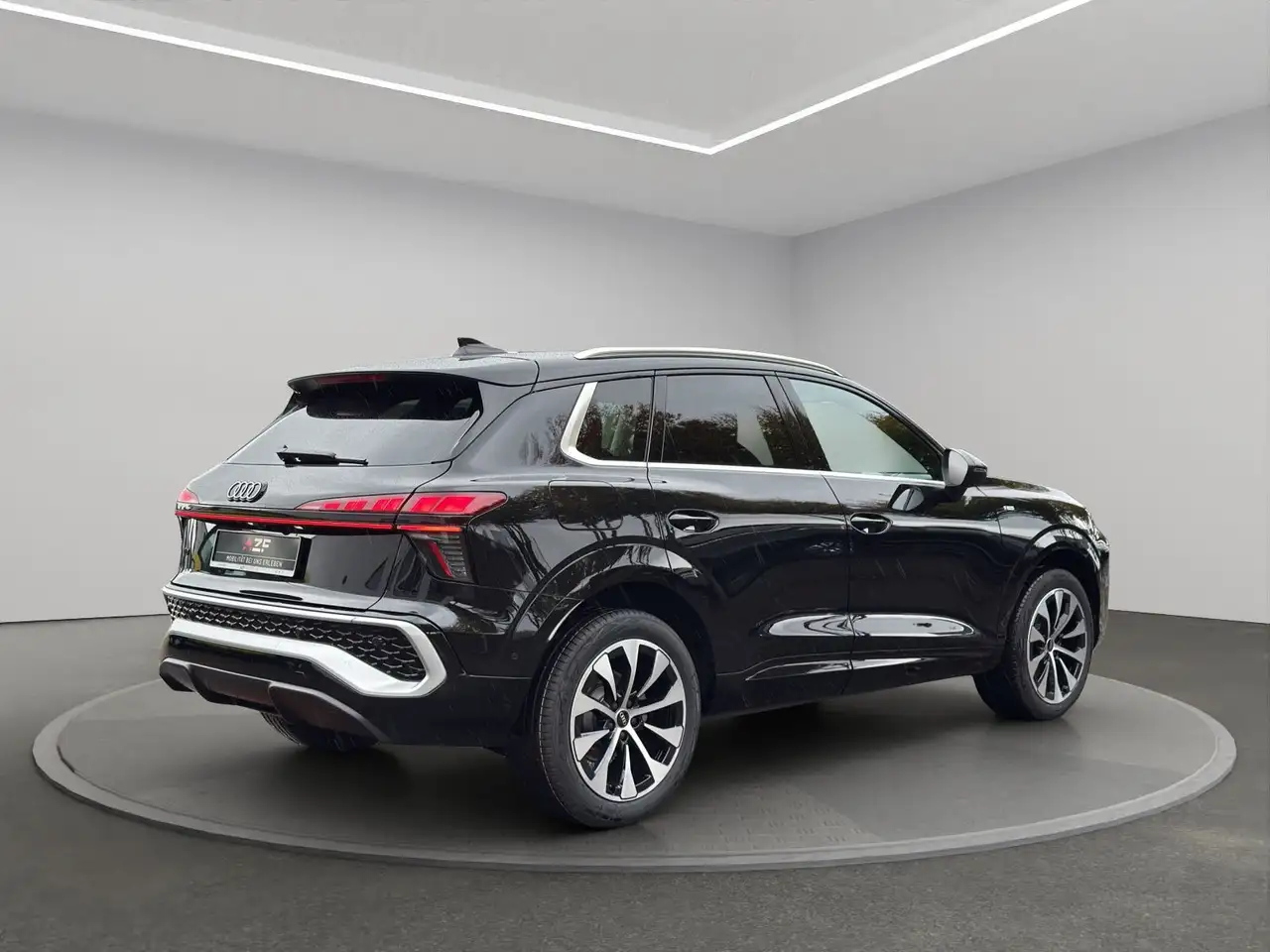 Audi Q3 SUV TFSI S tronic+PANO+LED+S LINE 4