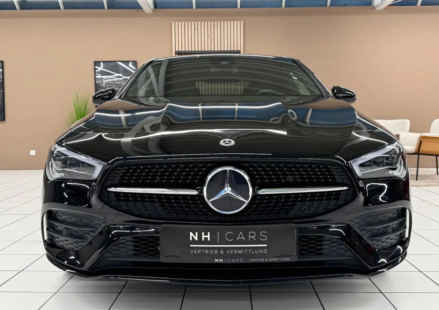 Mercedes-Benz CLA 250 e Coupe AMG-Line Schwarz - 2