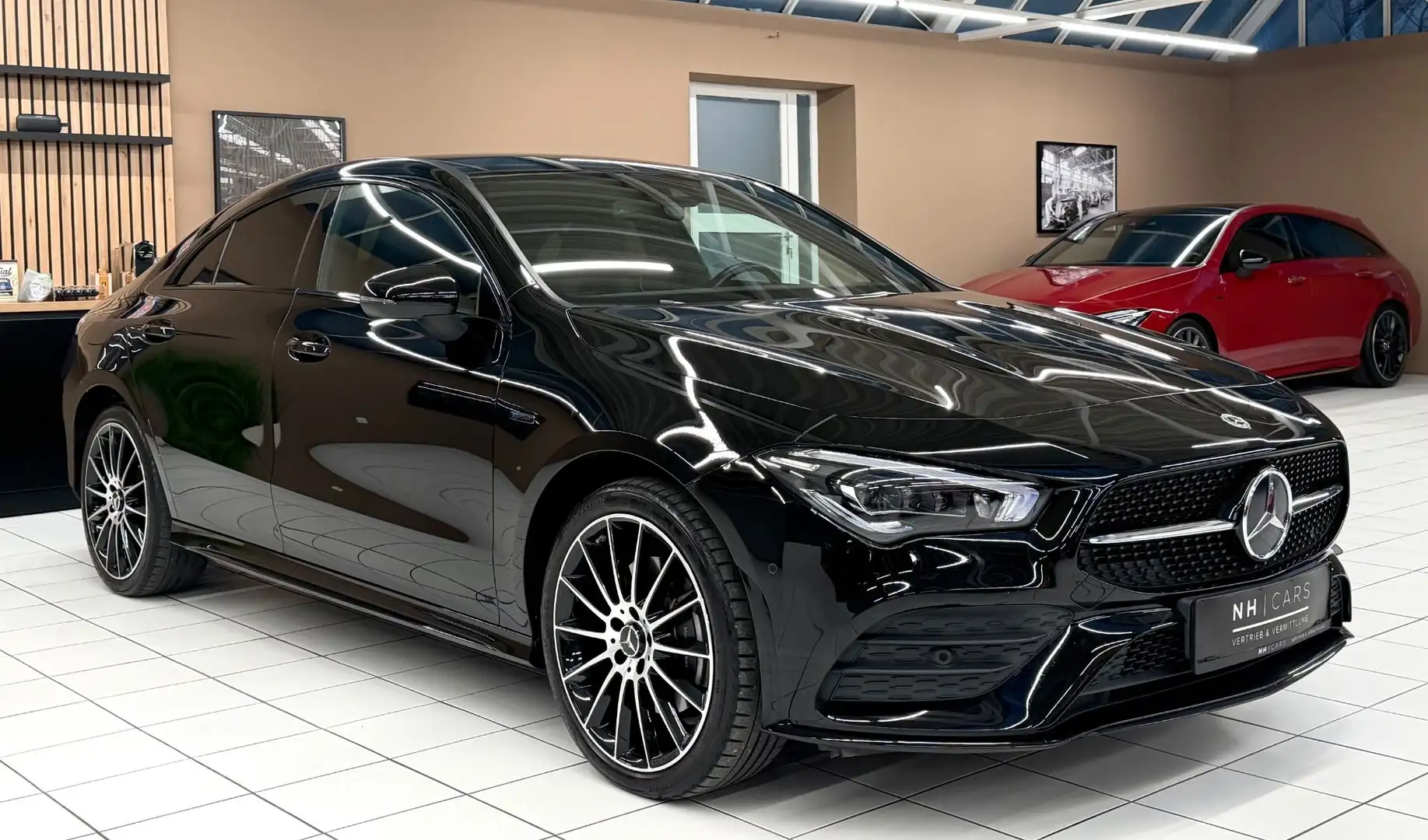 Mercedes-Benz CLA 250 e Coupe AMG-Line Schwarz - 1