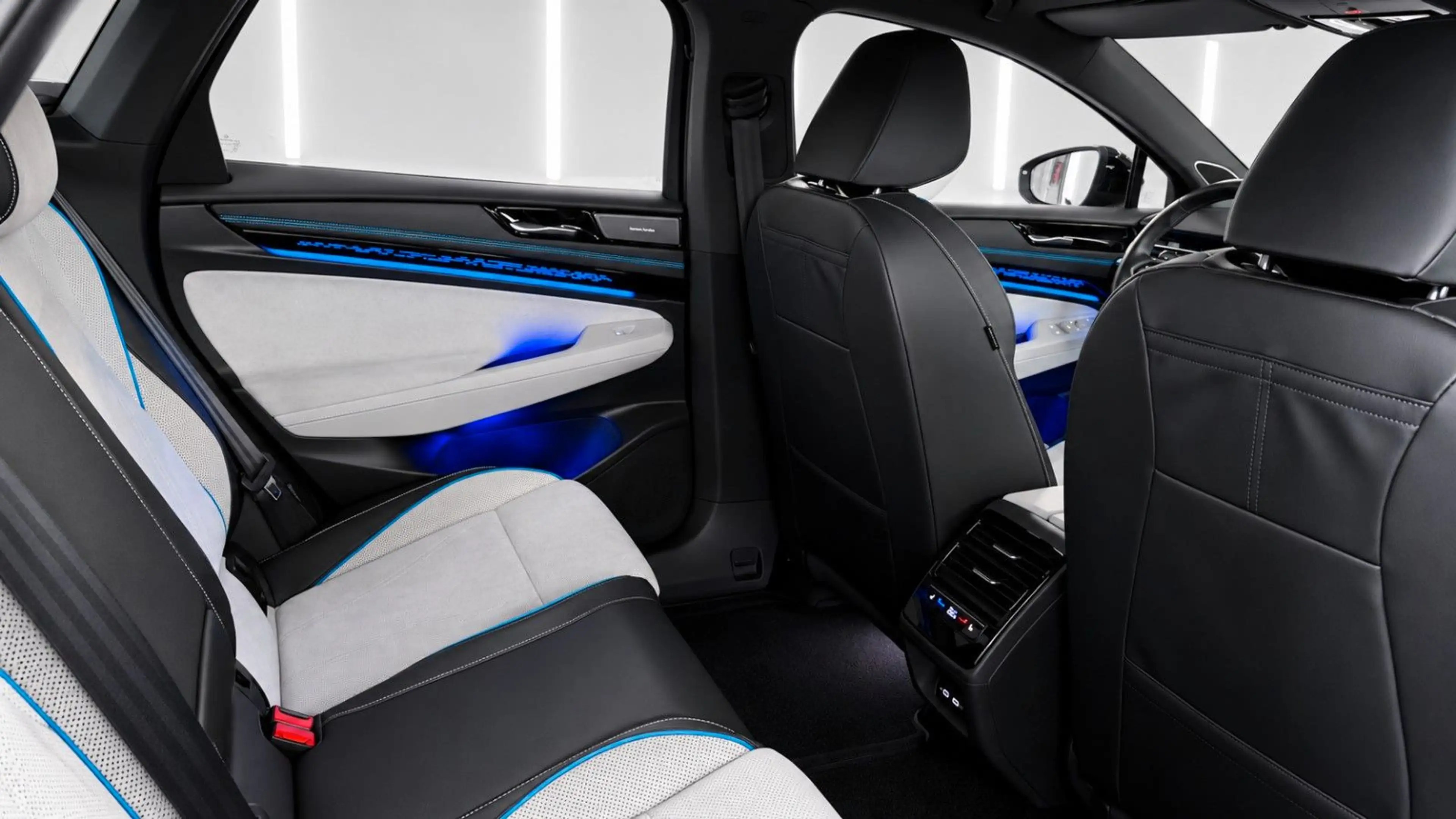 Volkswagen ID.7 Pro 210 kW *Pano*Head-Up*Matrix*Massage* — photo 10