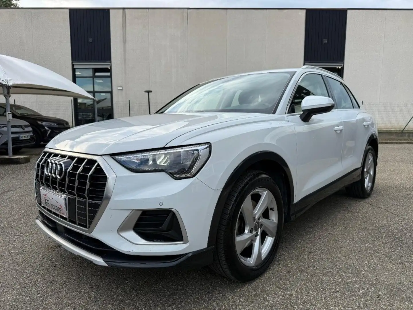 Audi Q3 35 TDI S tronic Business Advanced NAVI - LED - 18 Weiß - 1
