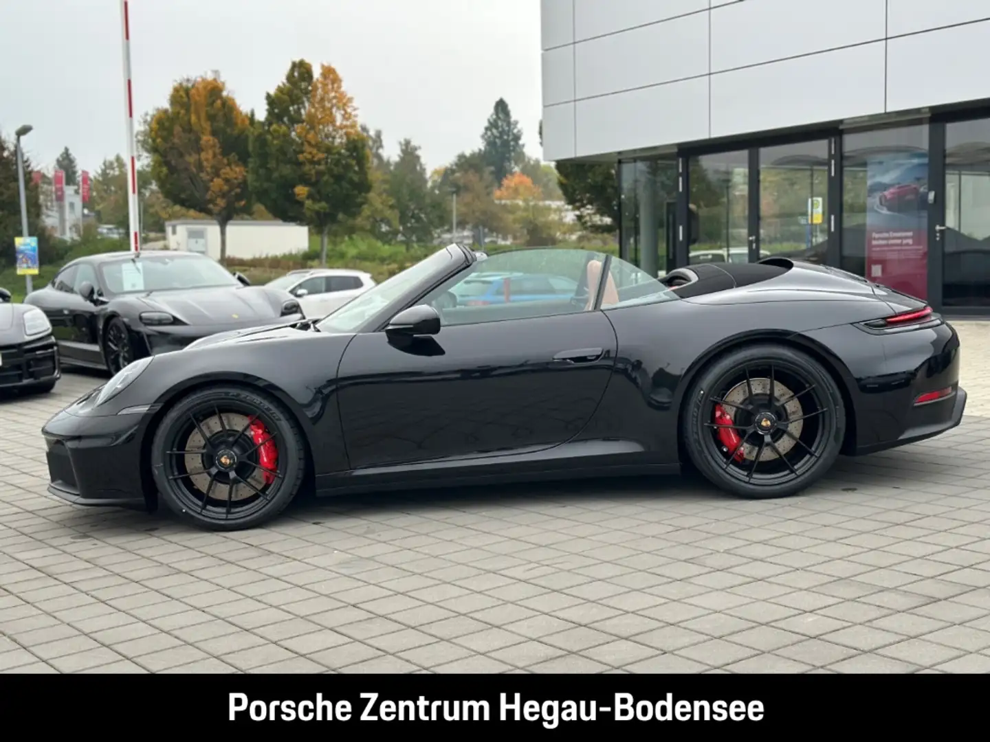 Porsche 992 (911) Carrera GTS Cabriolet/BOSE/HD-Matrix LED Noir - 2