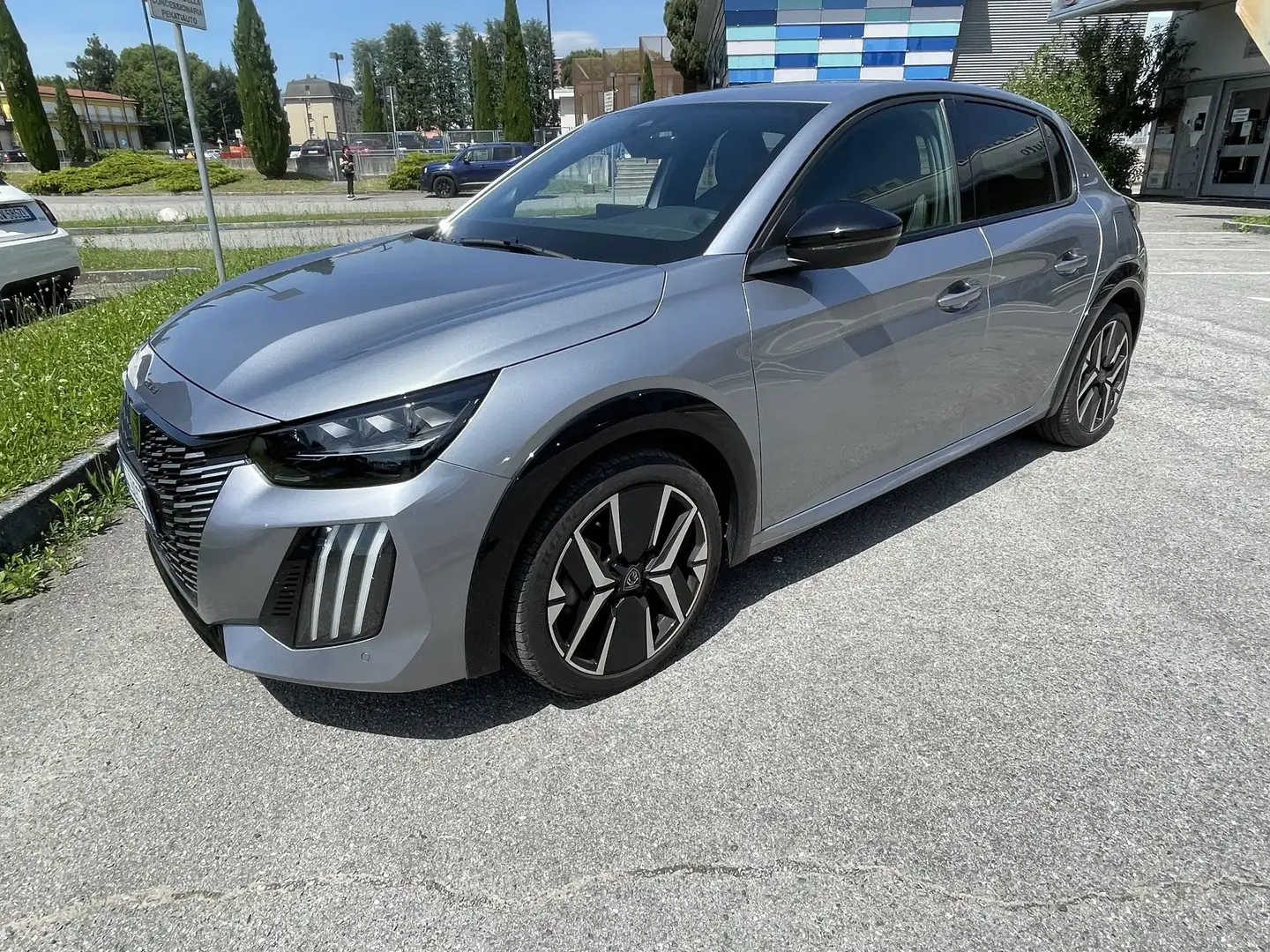 Peugeot 208 PureTech 100 Stop&Start 5 porte GT Grijs - 2