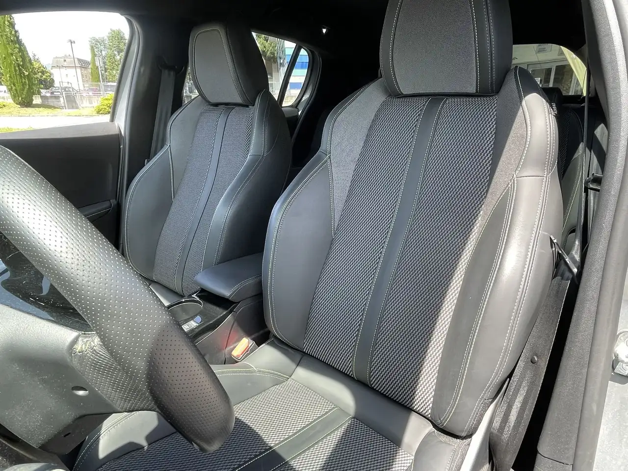 Peugeot 208 PureTech 100 5 porte GT 14