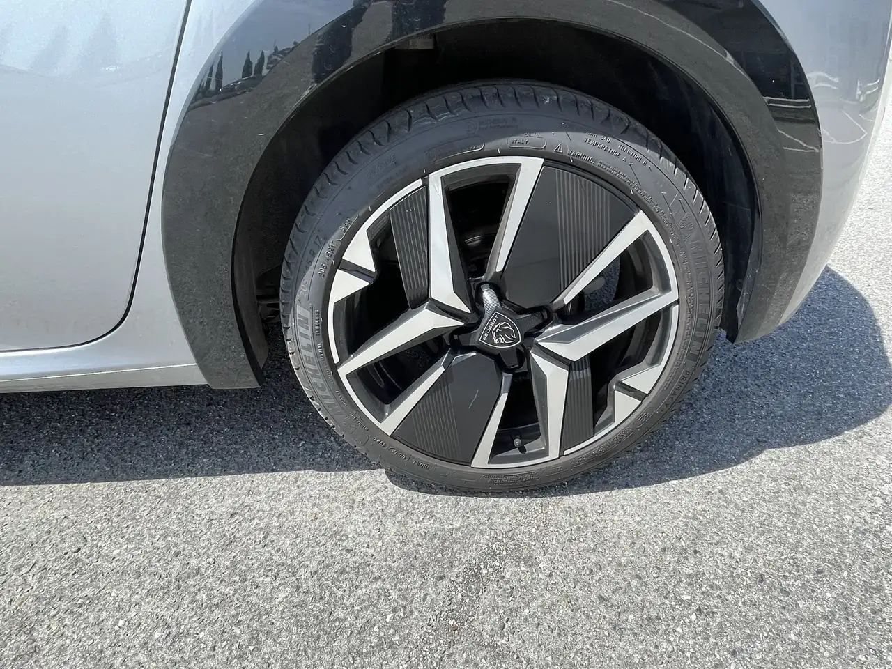 Peugeot 208 PureTech 100 5 porte GT 12
