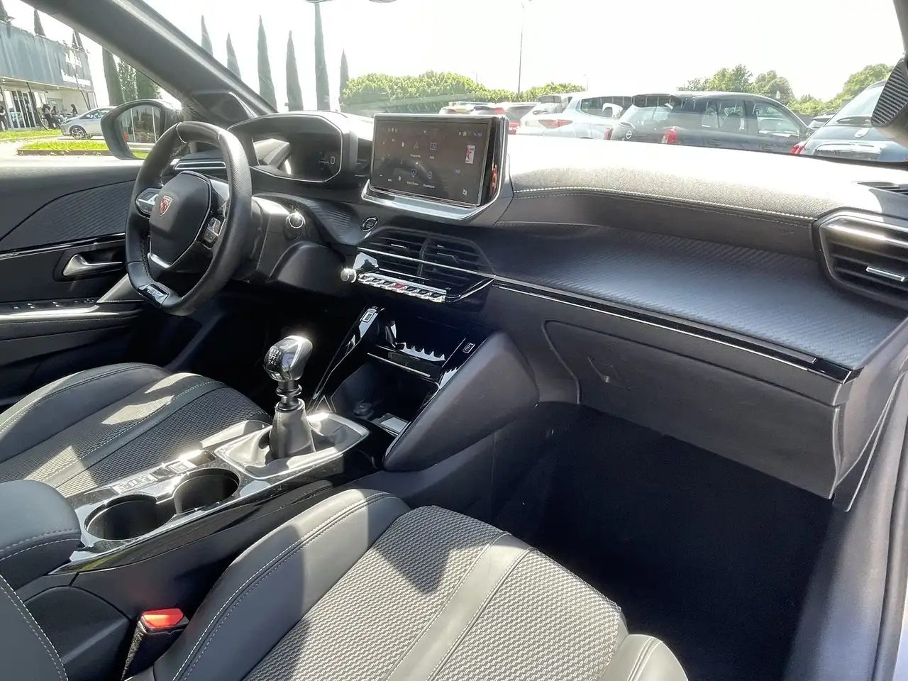Peugeot 208 PureTech 100 5 porte GT 17