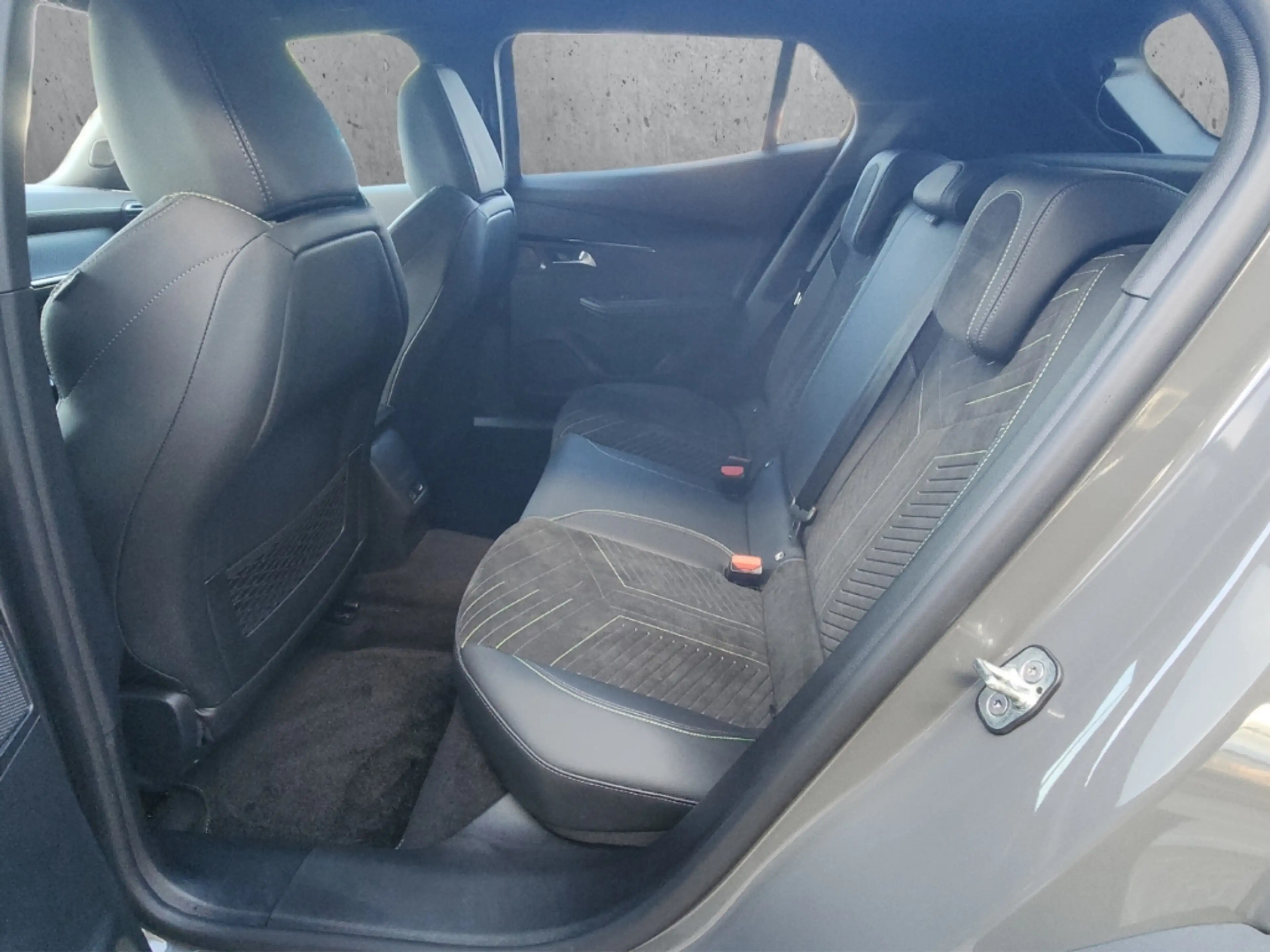 Peugeot 2008 GT PT130 EAT8 360 Kamera El. Sitz LED CarPlay — photo 8