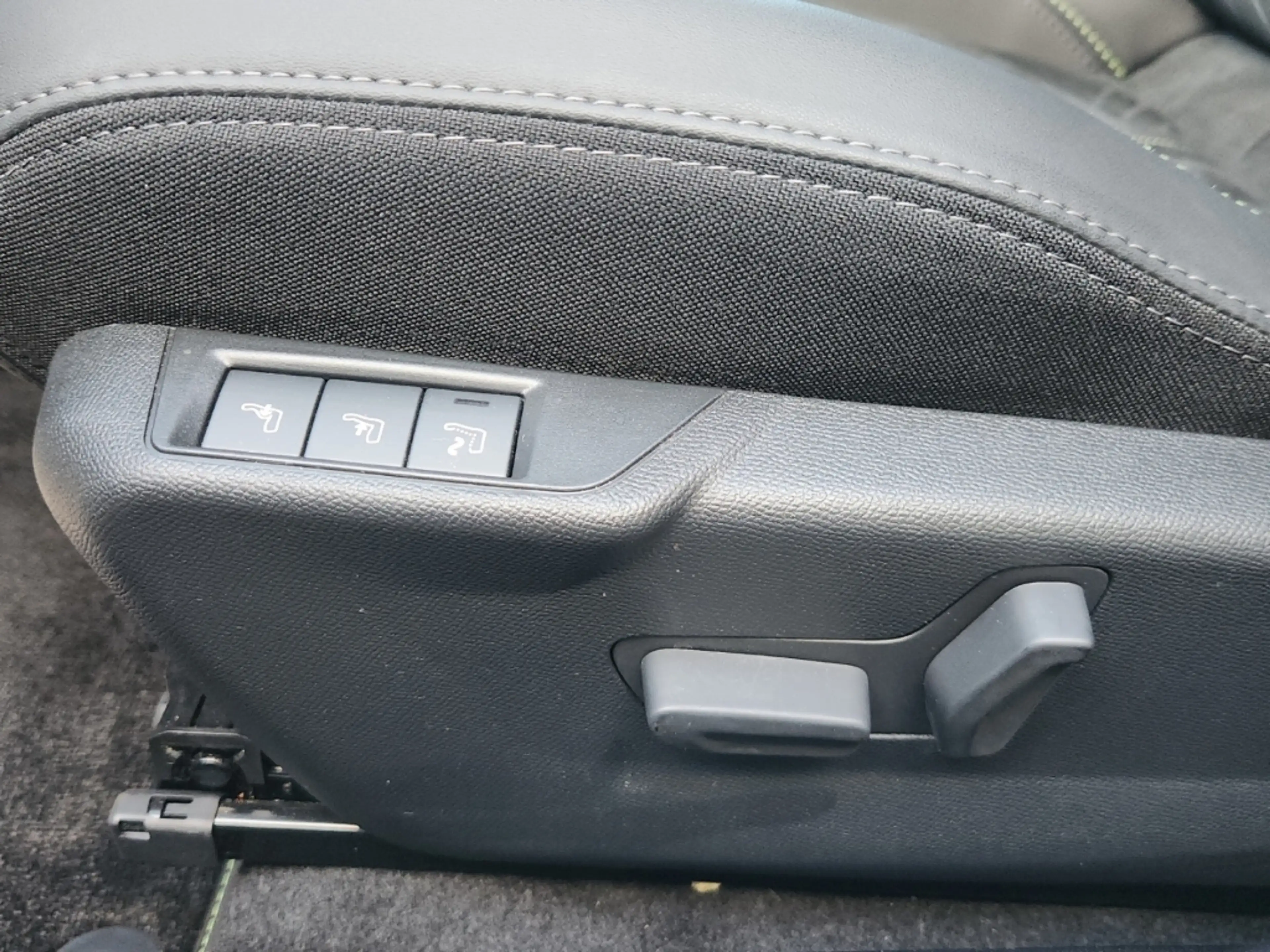 Peugeot 2008 GT PT130 EAT8 360 Kamera El. Sitz LED CarPlay — photo 19
