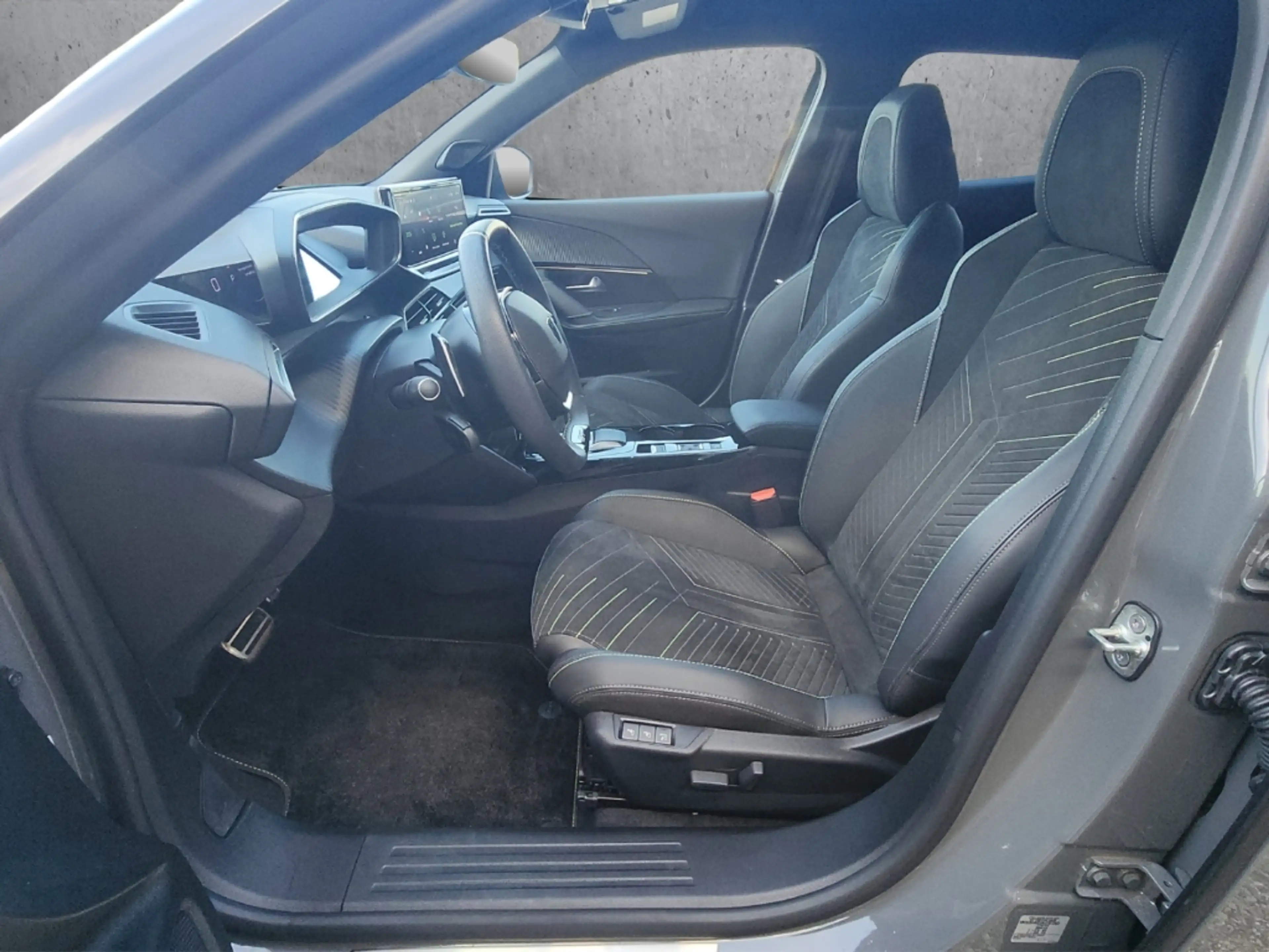 Peugeot 2008 GT PT130 EAT8 360 Kamera El. Sitz LED CarPlay — photo 9