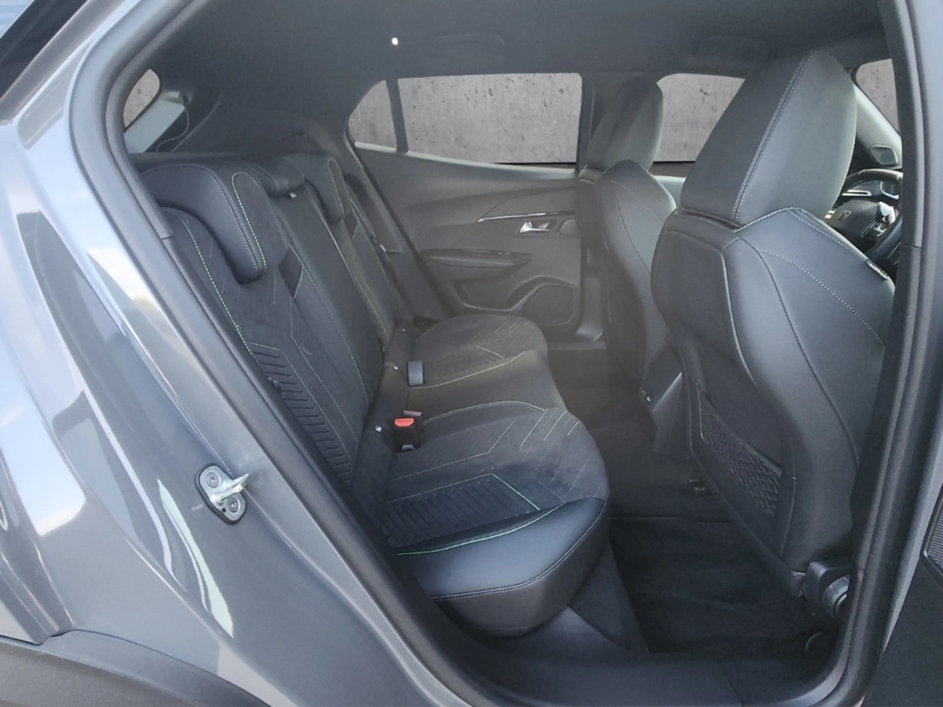 Peugeot 2008 GT PT130 EAT8 360 Kamera El. Sitz LED CarPlay — photo 14