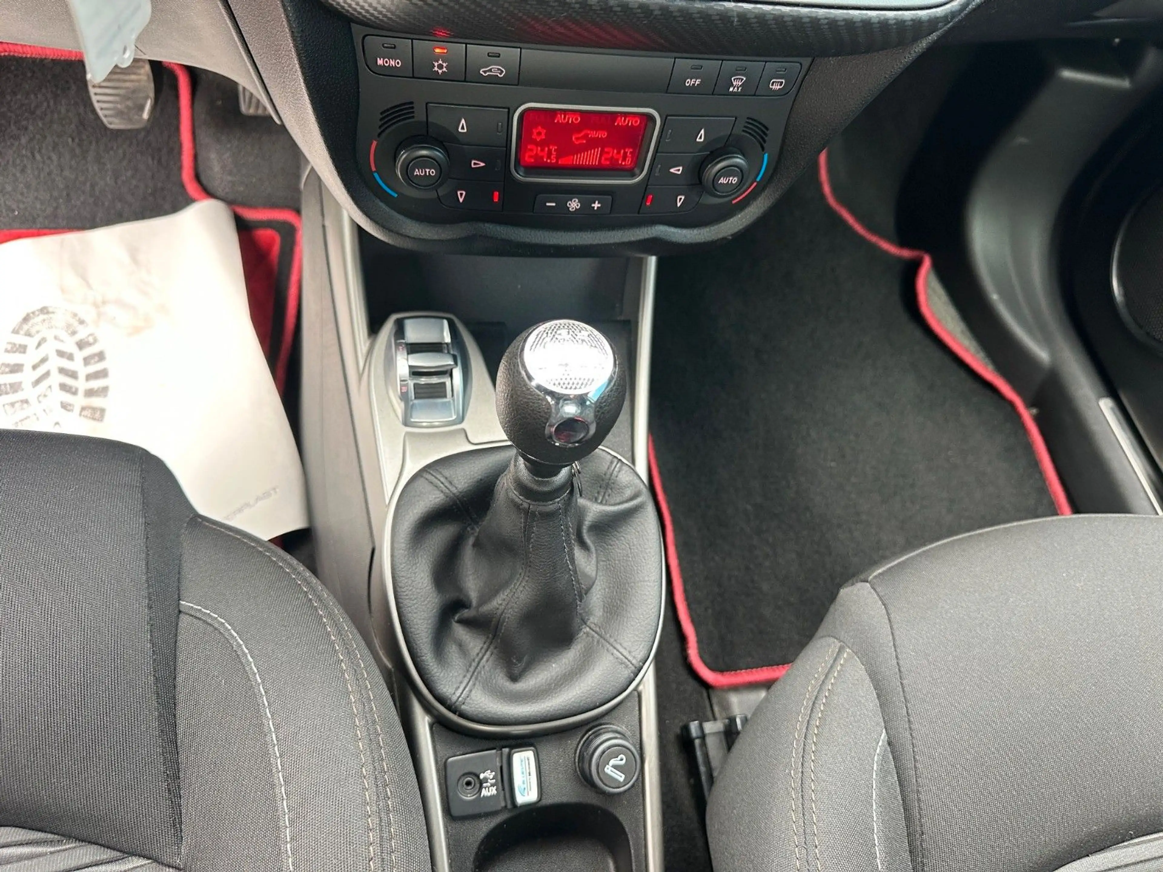 Alfa Romeo MiTo Turismo**97 TKM**Klima**Allwetter** — photo 13