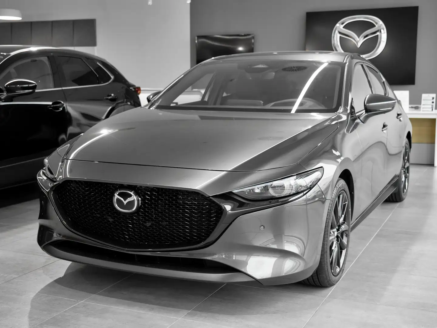 Mazda 3 3 5p 2.0 m-hybrid Takumi 186cv 6at Full Optional Grijs - 2