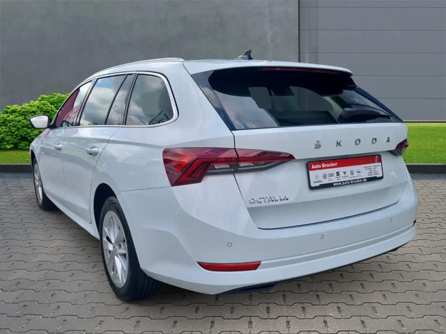 Skoda Octavia Combi First Edition 2.0 TDI DSG DPF AHK NAVI Weiß - 2