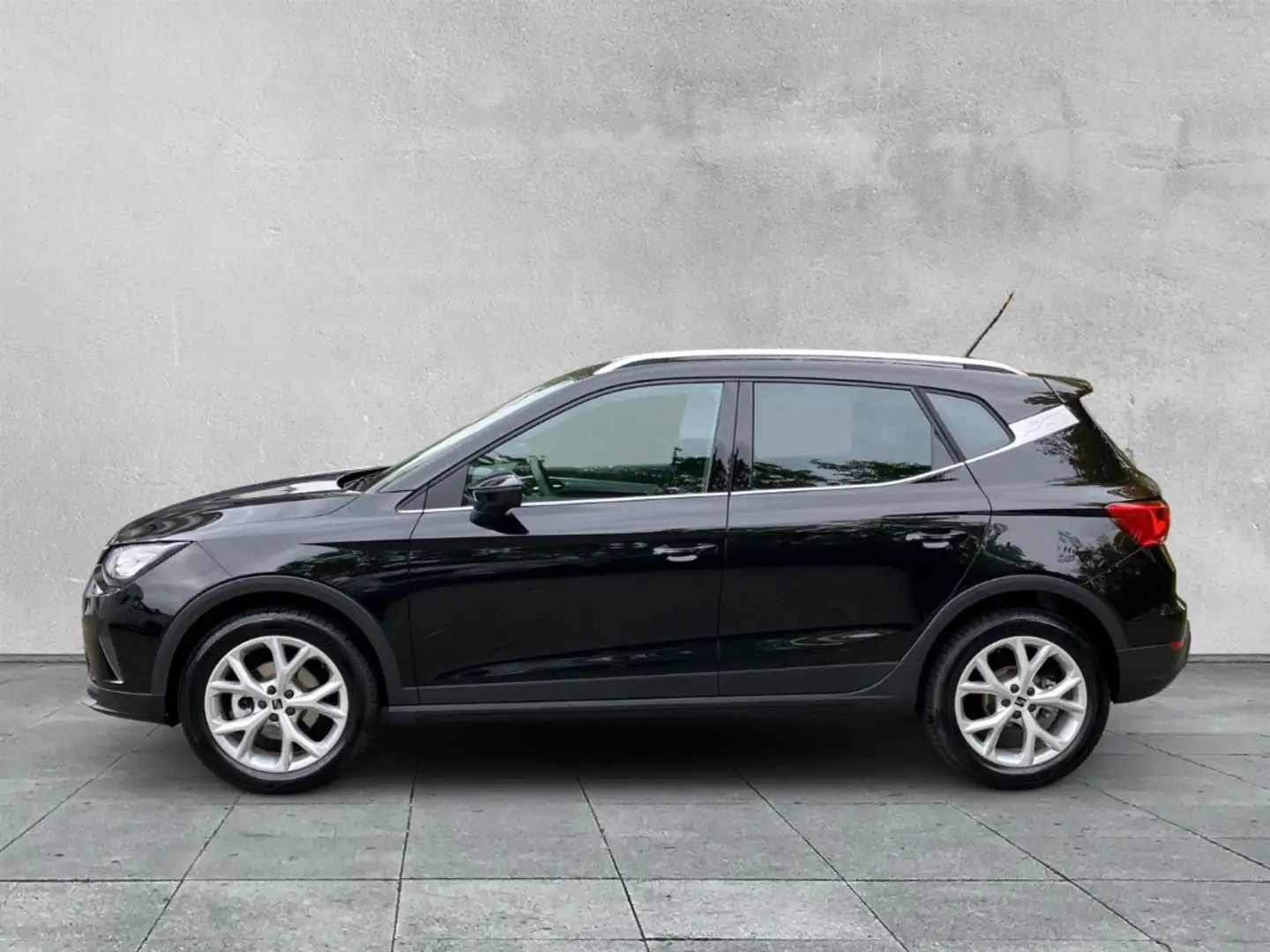 SEAT Arona 1.0 TSI FR LED+NAVI+SHZ+TEMPOMAT+FULL-LINK Zwart - 2