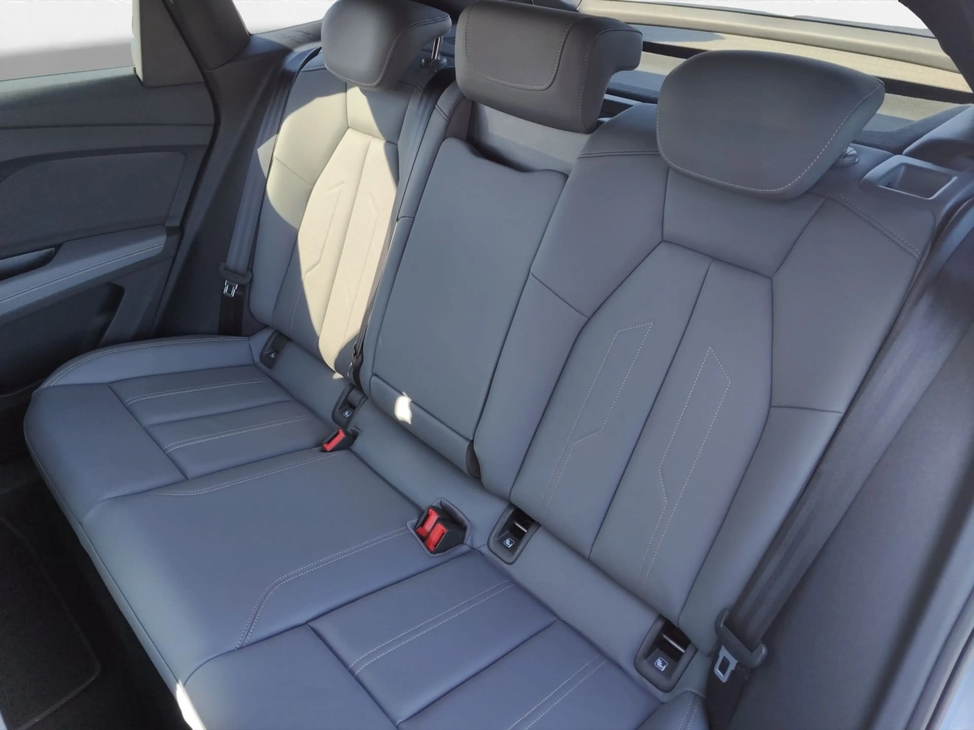 Audi Q4 e-tron Q4 50 e-tron Sportback quattro S-Line Matrix RFK — photo 4