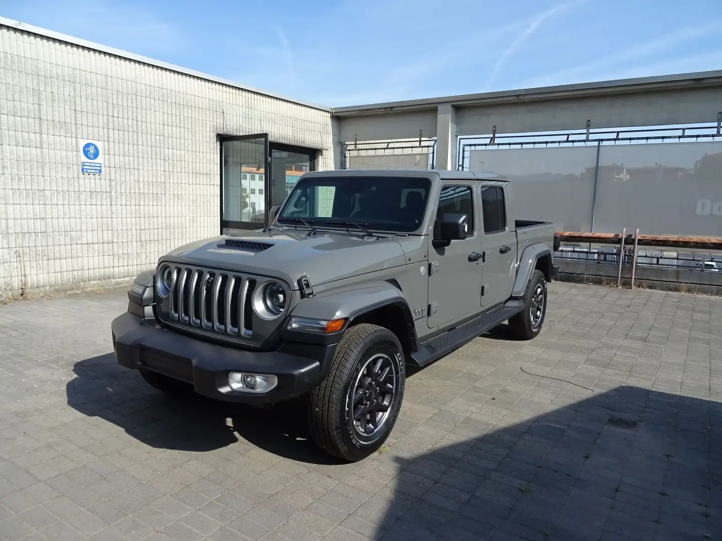 Jeep Gladiator 3.0 Diesel V6 Overland Grigio - 1