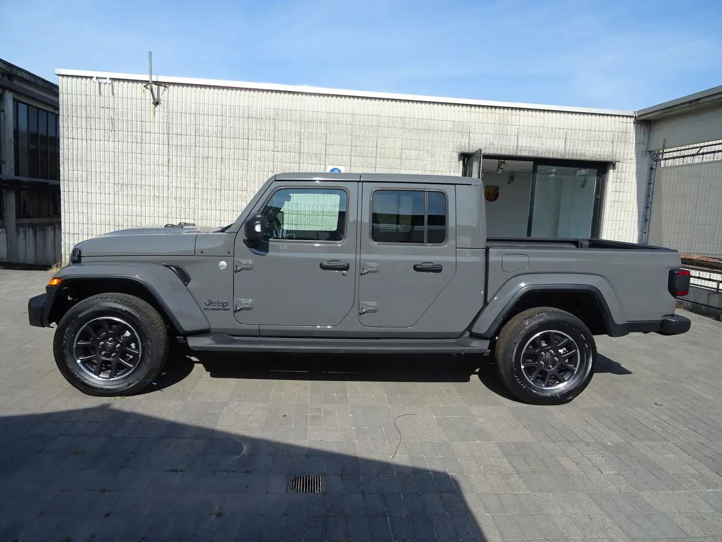 Jeep Gladiator 3.0 Diesel V6 Overland Grigio - 2